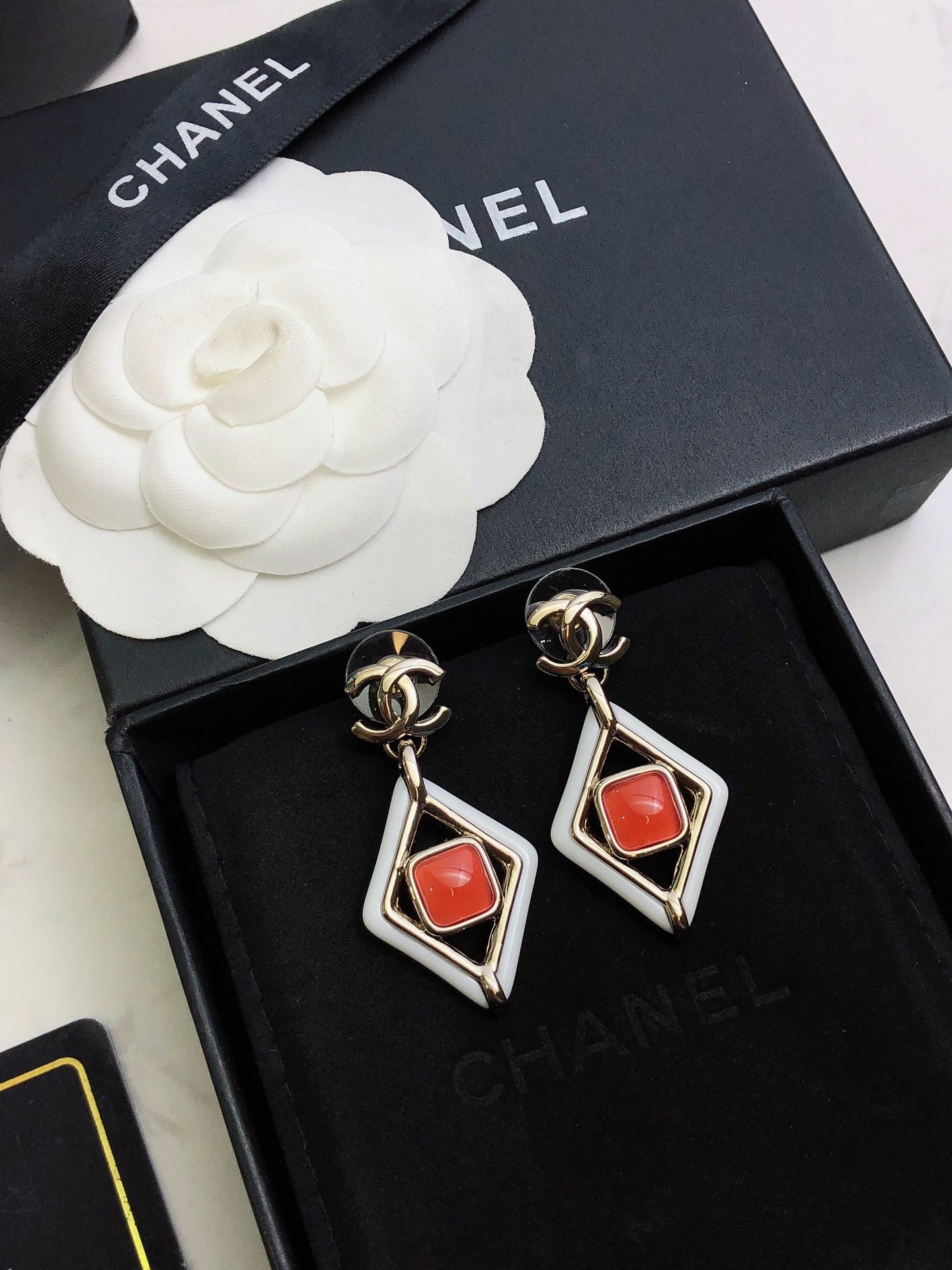 ❤️❤️❤️💝💝💝【Chanel香奈儿】新款耳钉 小香耳环亚克力 市面最高版本！专柜1:1款式开模 专柜