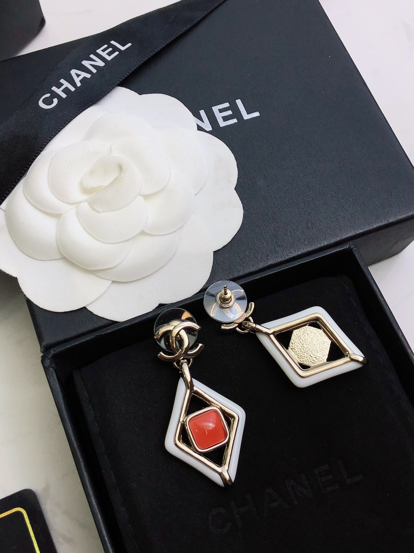 ❤️❤️❤️💝💝💝【Chanel香奈儿】新款耳钉 小香耳环亚克力 市面最高版本！专柜1:1款式开模 专柜