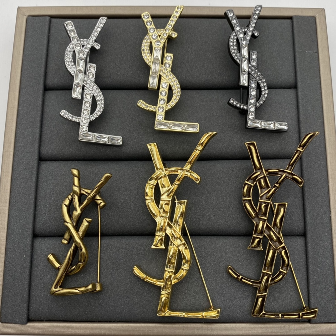 🥳分享圣罗兰宝藏胸针集合图~ 秋冬必备 绝绝绝子