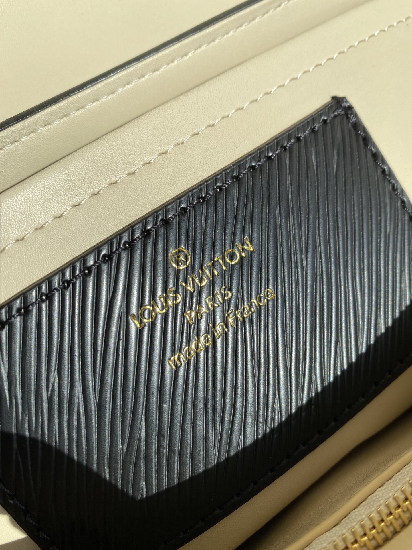 TWIST MM Handbag - Bag 9