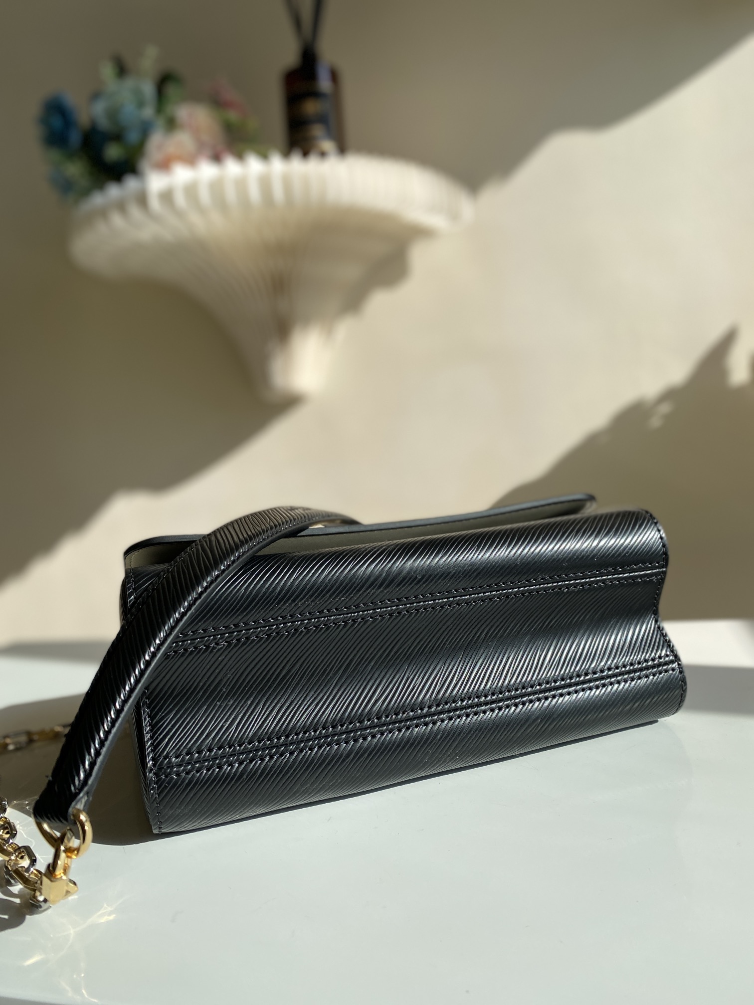 TWIST MM Handbag - Bag 4