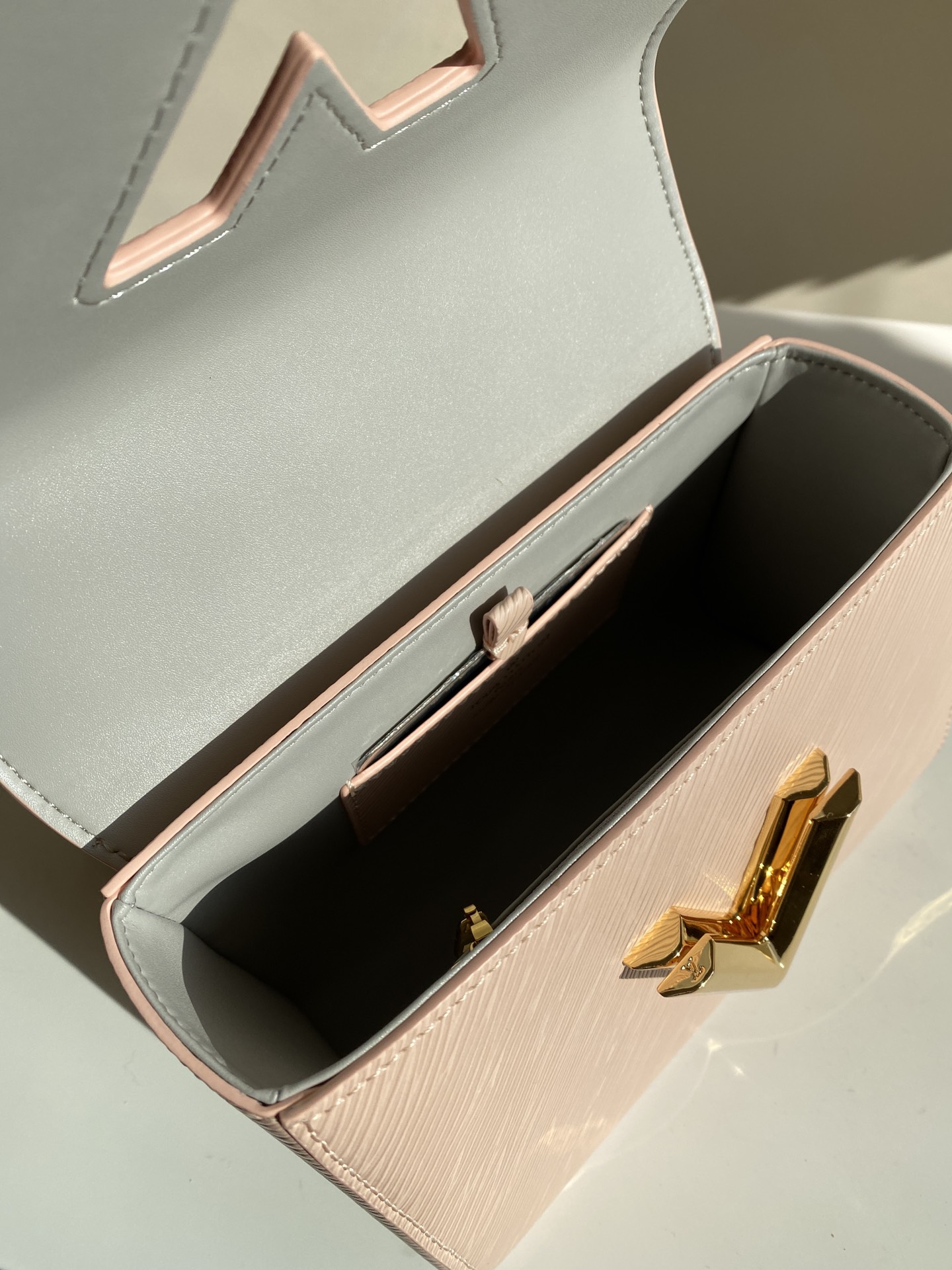 TWIST PM Handbag - Bag 8
