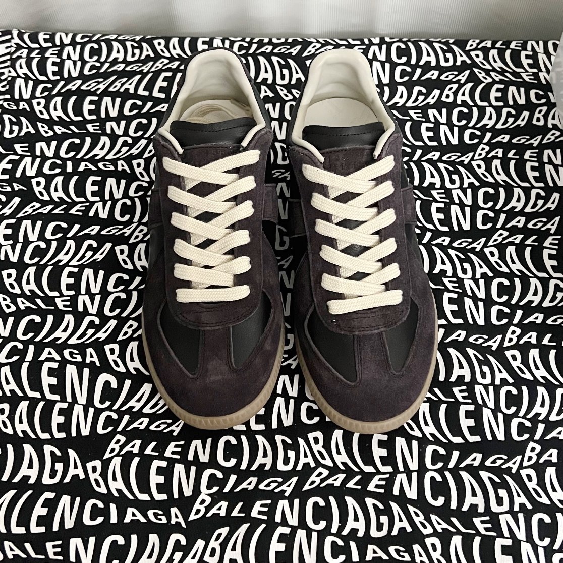 NO:493059,P Men's Couple Model # MM6 Retro Physical Training Shoes This pair of replica is a cowhide-split leather shoes. The overall shoe shape is very simple and retro. It is a pair of casual shoes that are suitable for and quality. It is very comfortable to wear. The upper imported cowhide fur splicing cowhide. Cowhide. Outsole zp replica rubber non-slip sole. Size 35-45. Casual shoes/sports shoes. Masion Margiela, sneakers, cowhide.19860909P 男 情侣款# MM6复古德训鞋 这双replica是牛皮拼接的德训鞋 鞋型整体特别简约复古 是一双适合和质量并存的休闲鞋 上脚巨舒服 鞋面进口牛皮翻毛皮拼接 牛皮里 大底zp复刻橡胶防滑大底 码数35-45,休闲鞋/运动鞋,masion margiela,sneakers,cowhide,Women's Shoes