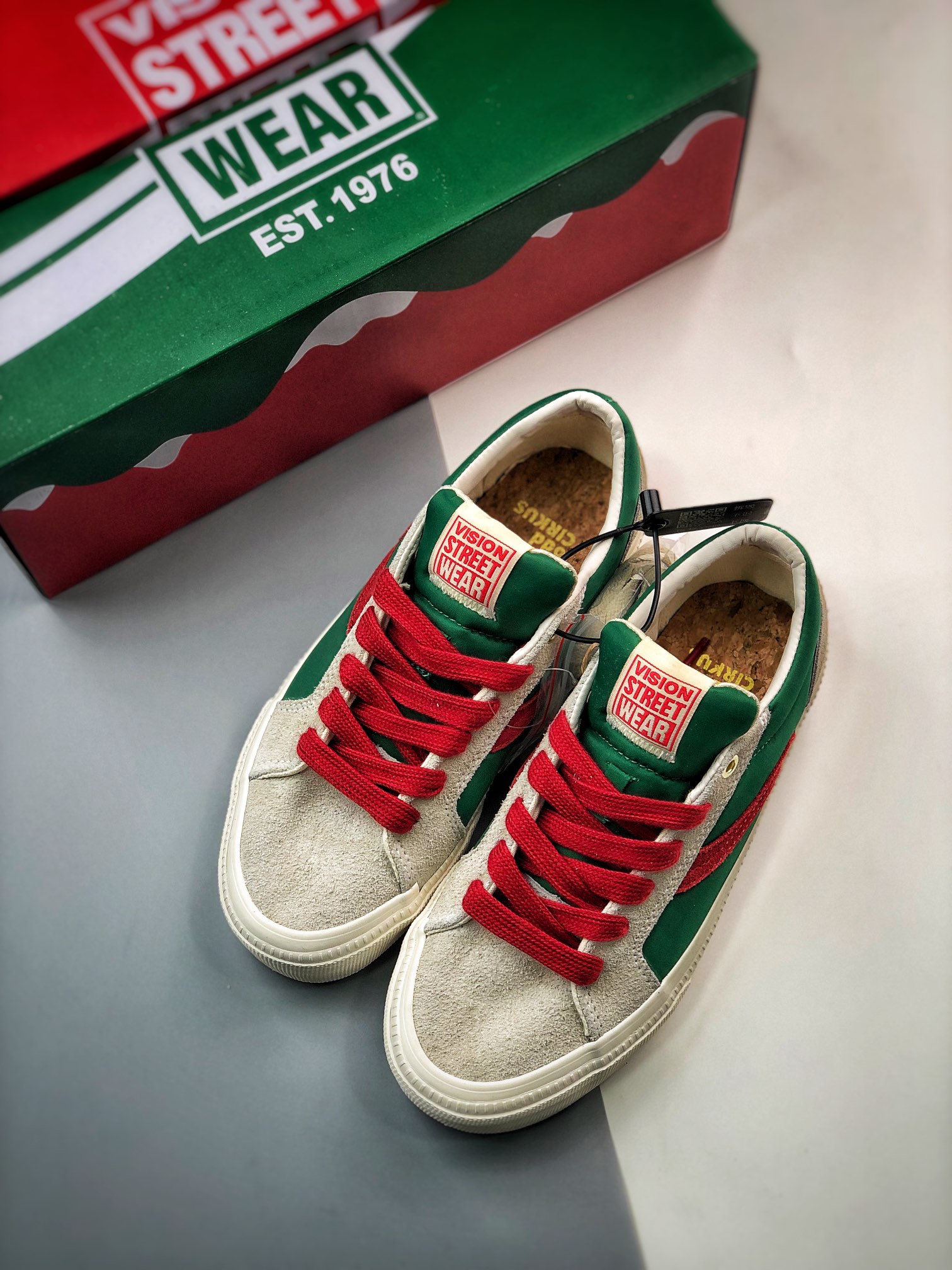 Vision Street Wear X Odd Cirkus Christmas Limited Edition Off-White Red Green Contrast Color Casual Skateboard Shoes