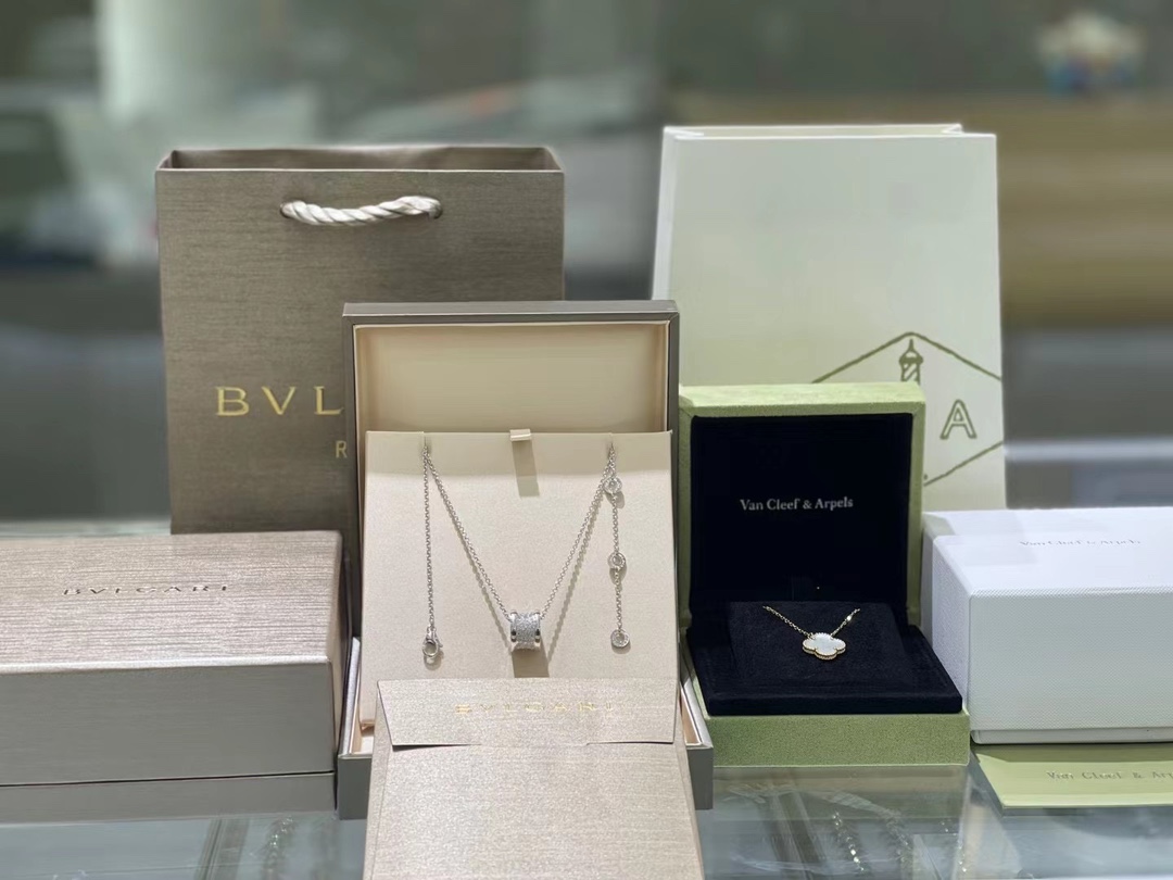 Van Cleef & Arpels 精工版 VCA 四叶草项链