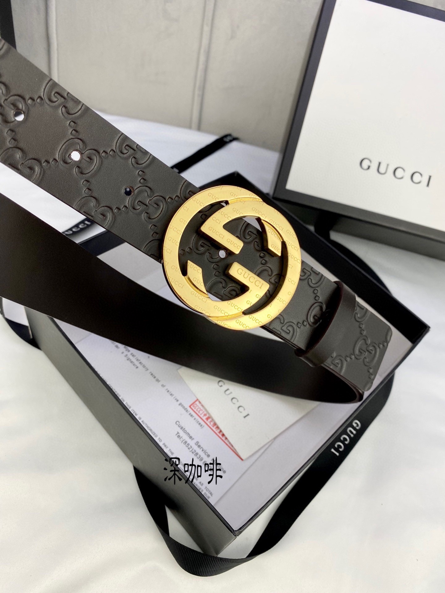 gucci互扣式双G带五金厚度6.0cm扣腰带采用热压印技术的GucciSignature皮革精制而成触