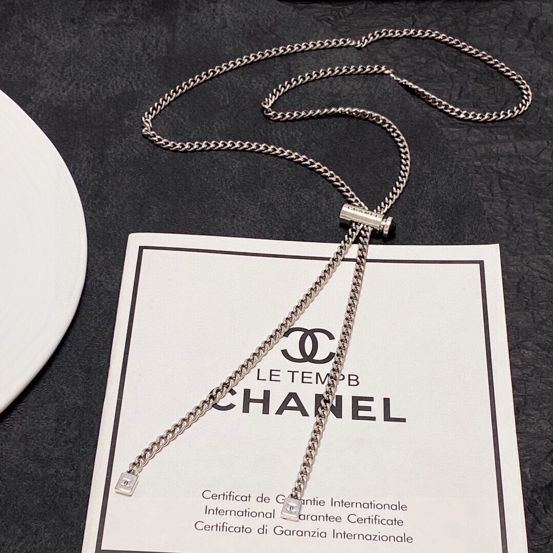香奈儿Chanel双C字母最新款时尚