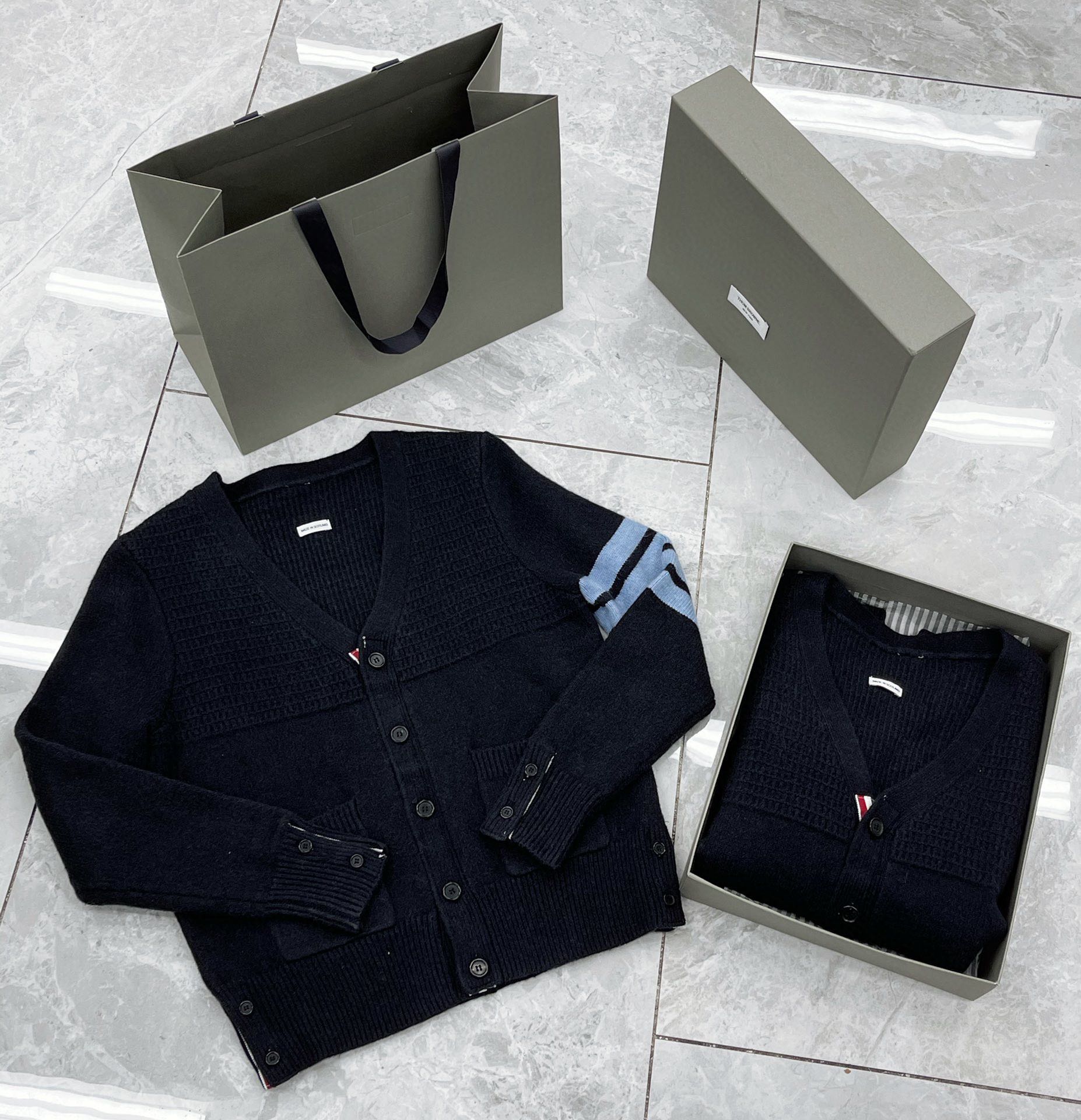톰브라운 남성 가디건 126394 Thom Browne Cardigan 썸네일 이미지