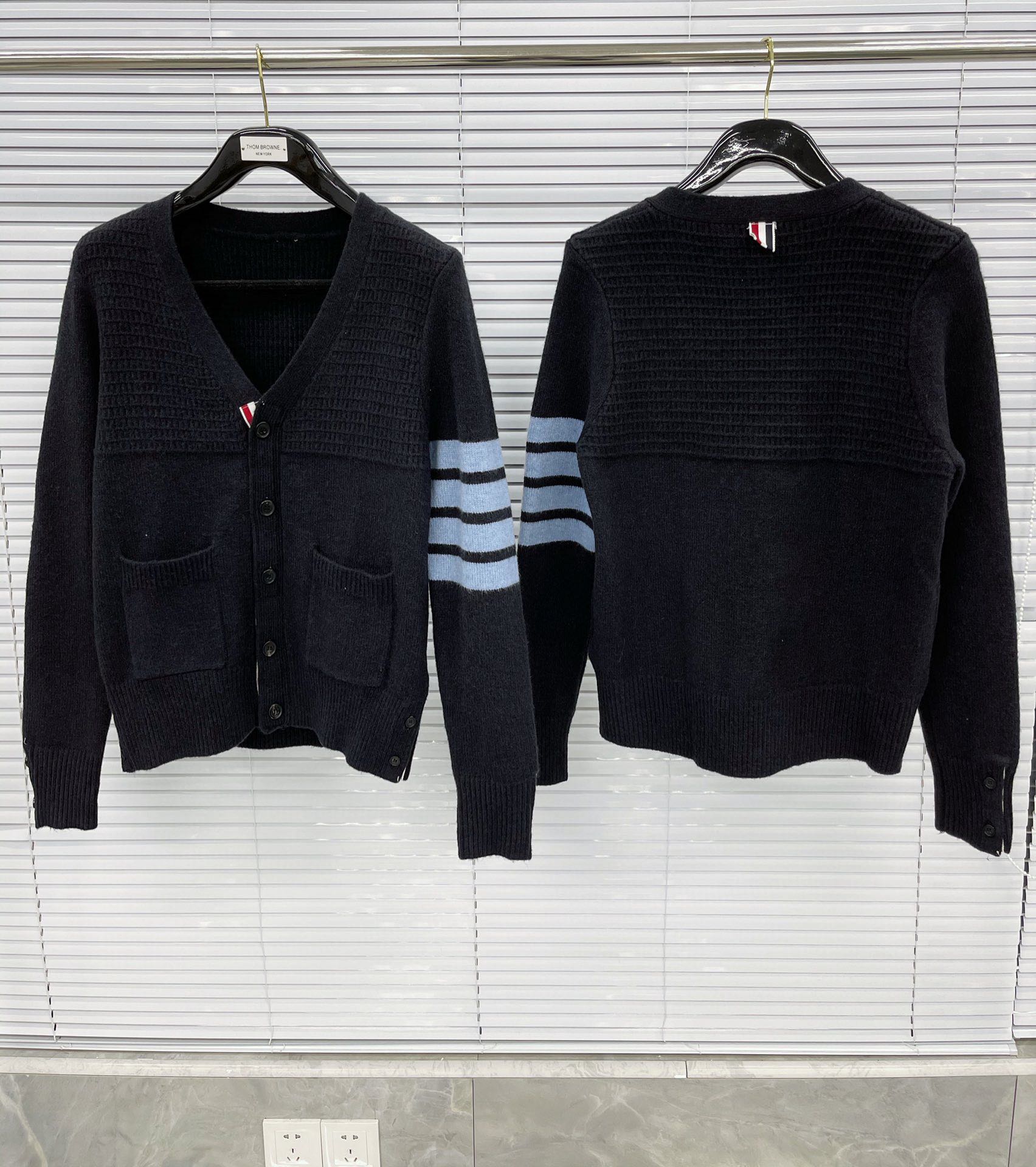톰브라운 남성 가디건 126394 Thom Browne Cardigan 썸네일 이미지