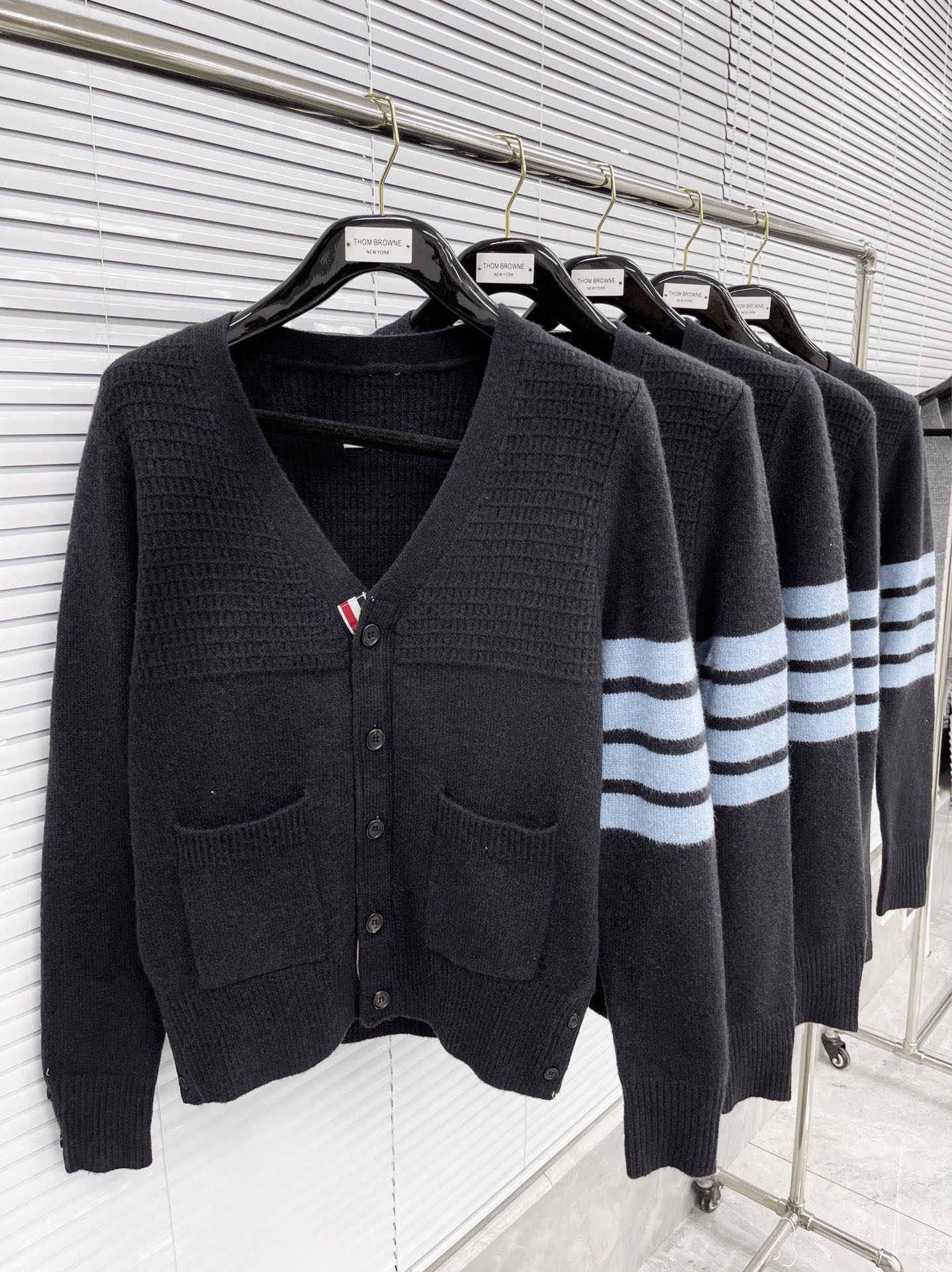 톰브라운 남성 가디건 126394 Thom Browne Cardigan 썸네일 이미지