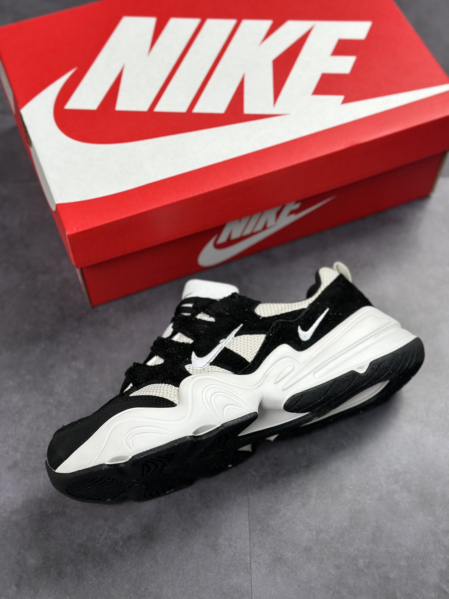 220 耐克 Nike M2K Tekno PLUS 复古休闲老爹鞋 DR9761-005