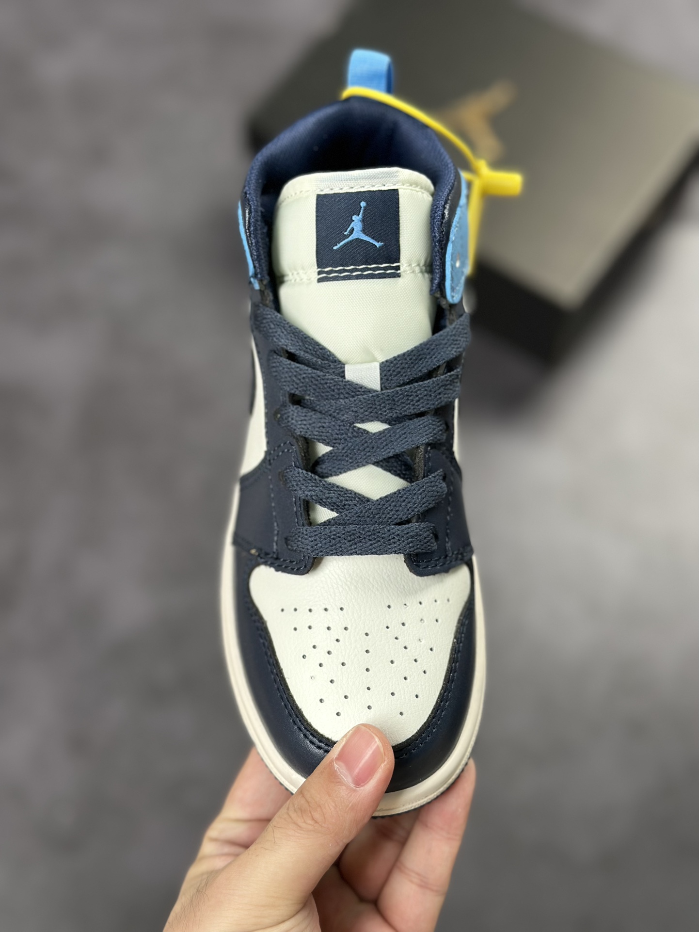 130 Air Jordan 1 RETRO HIGH GT  乔丹一代中帮经典555088-140