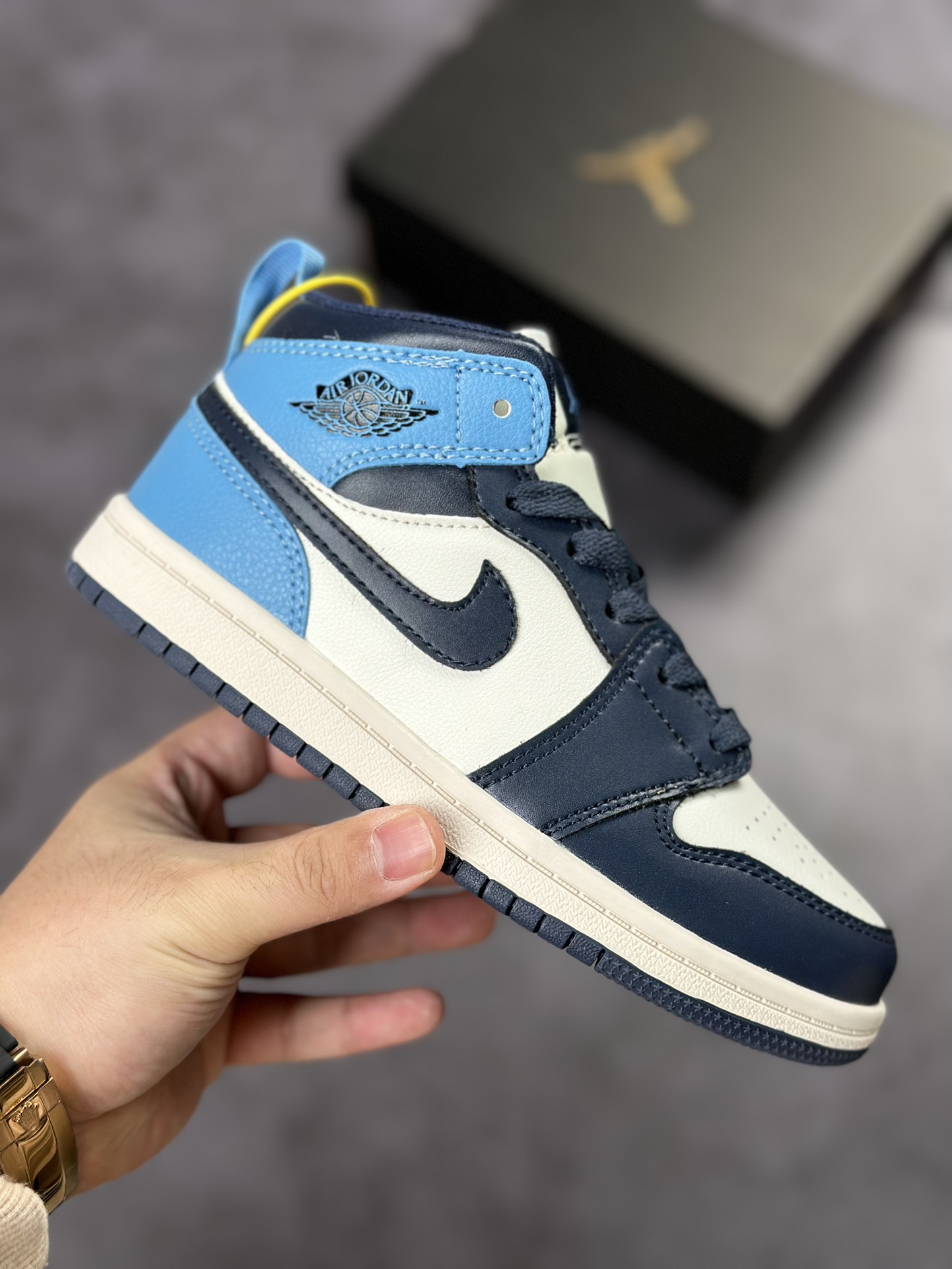 130 Air Jordan 1 RETRO HIGH GT  乔丹一代中帮经典555088-140