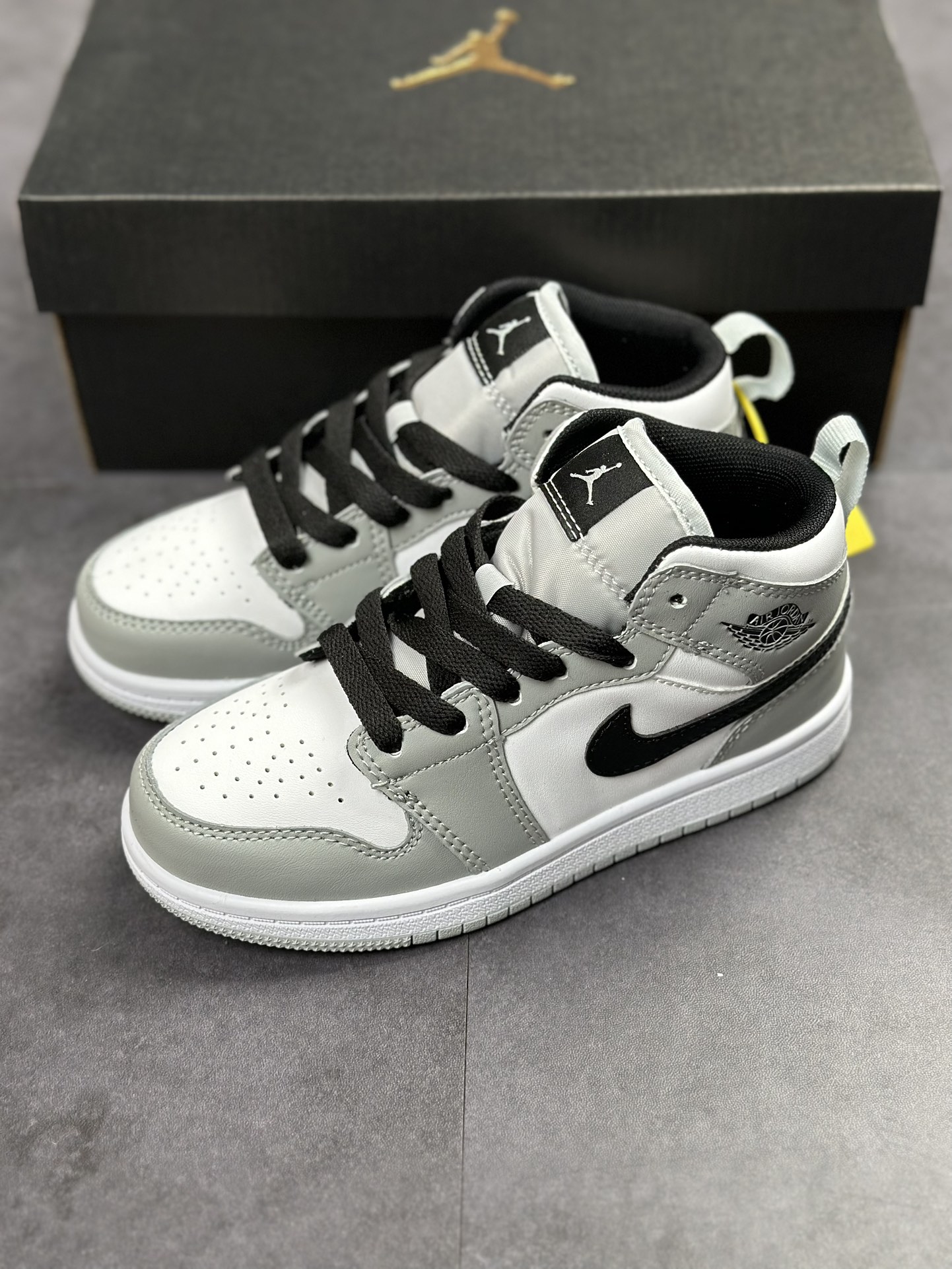 130 Air Jordan 1 RETRO HIGH GT  乔丹一代中帮经典 640371-092