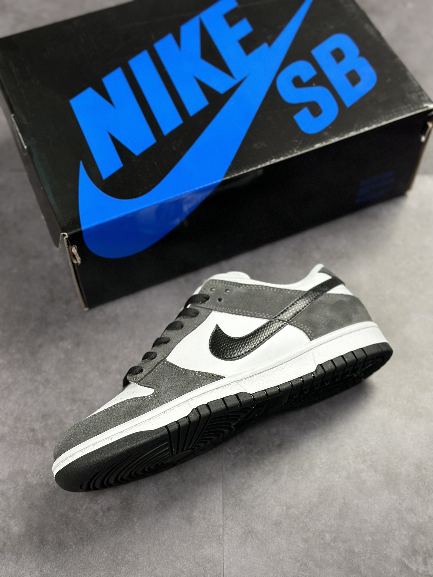 260 Nike SB Dunk Low PRO SB 复刻灰蛇 304292-506