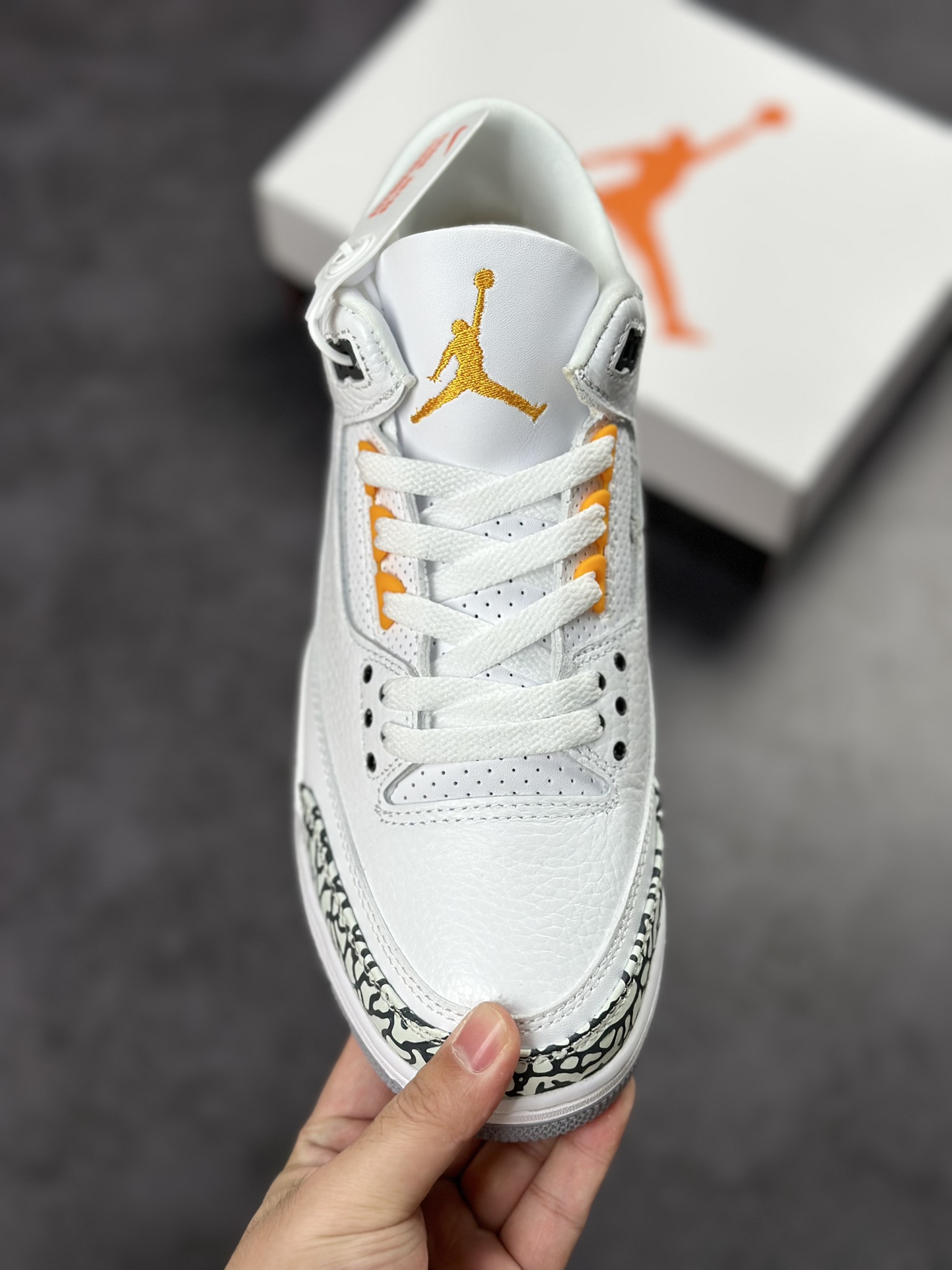 300 Air Jordan 3 Retro 白黄 CT8532-168