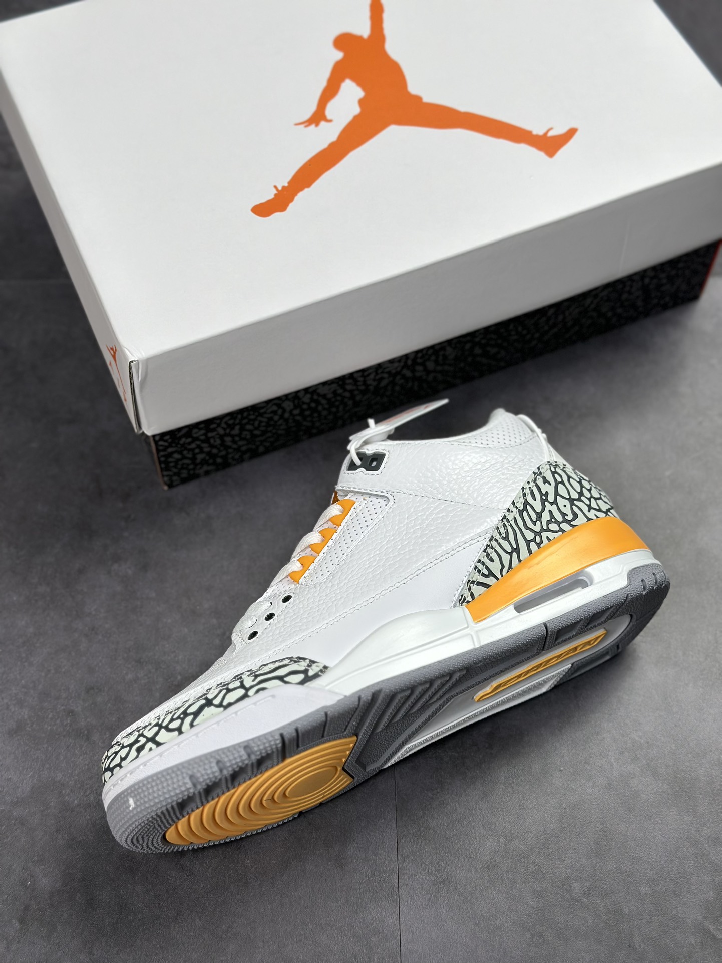 300 Air Jordan 3 Retro 白黄 CT8532-168