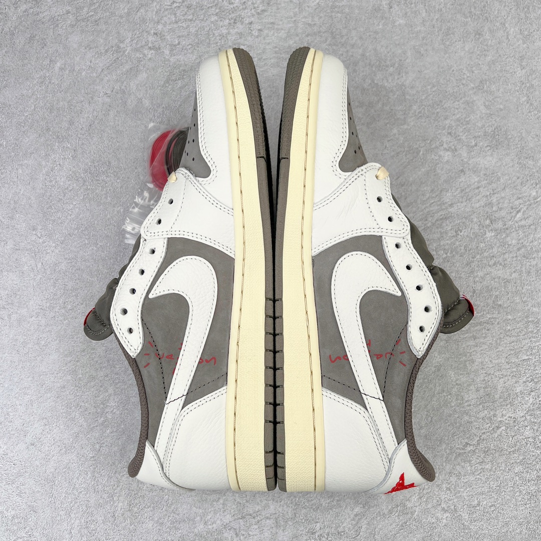 图片[5]-＃DF纯原特价 Travis Scott x Air Jordan AJ1 Low OG SP TS联名白棕倒钩低帮 DM7866-162＃原楦原纸板开发 后跟弧度收口自然不对折 原厂电绣 鬼脸飞翼针数密度一致 追求零偏差 市场巅峰之作 原档纸板数据 精准Swoosh Logo内腰字体高度对位 原厂拉帮工艺 起针回针位置针距密度一致 正确鞋垫四分之三背胶 原厂皮料 麂皮绒感效果一致 进口玻璃冲刀皮料裁剪零毛边 全鞋电脑针车工艺 极致一眼正品既视感 最高QC检验标准控制溢胶整体清洁度 鞋盒、防尘纸 鞋带 均采购来自原厂 尺码对应库存‼️-选品中心
