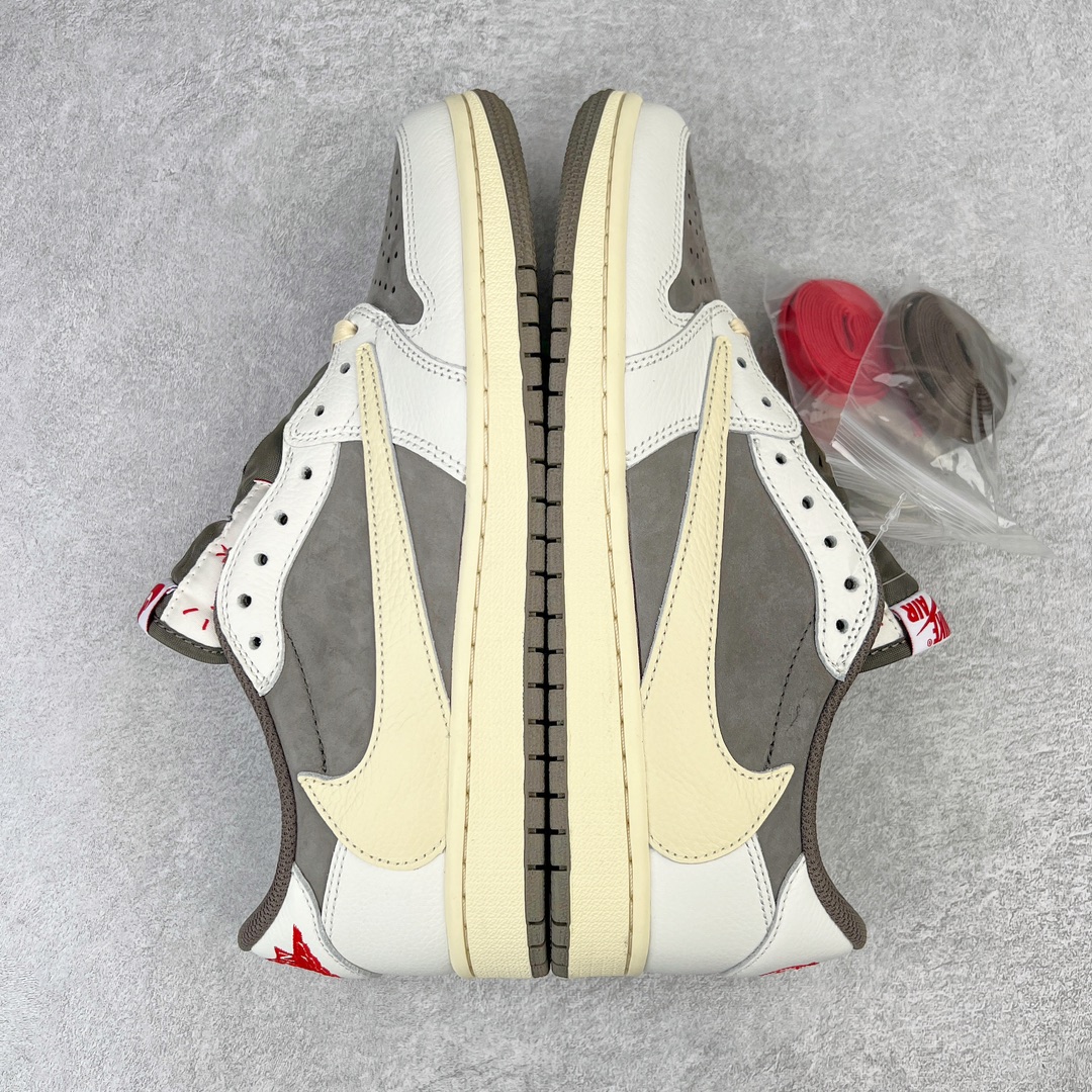 图片[4]-＃DF纯原特价 Travis Scott x Air Jordan AJ1 Low OG SP TS联名白棕倒钩低帮 DM7866-162＃原楦原纸板开发 后跟弧度收口自然不对折 原厂电绣 鬼脸飞翼针数密度一致 追求零偏差 市场巅峰之作 原档纸板数据 精准Swoosh Logo内腰字体高度对位 原厂拉帮工艺 起针回针位置针距密度一致 正确鞋垫四分之三背胶 原厂皮料 麂皮绒感效果一致 进口玻璃冲刀皮料裁剪零毛边 全鞋电脑针车工艺 极致一眼正品既视感 最高QC检验标准控制溢胶整体清洁度 鞋盒、防尘纸 鞋带 均采购来自原厂 尺码对应库存‼️-选品中心