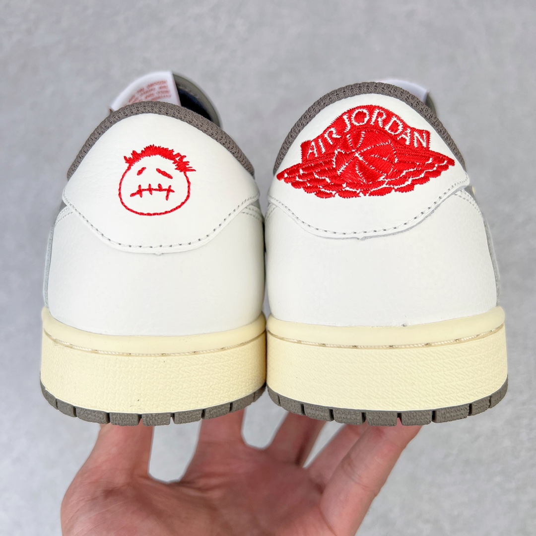 图片[6]-＃DF纯原特价 Travis Scott x Air Jordan AJ1 Low OG SP TS联名白棕倒钩低帮 DM7866-162＃原楦原纸板开发 后跟弧度收口自然不对折 原厂电绣 鬼脸飞翼针数密度一致 追求零偏差 市场巅峰之作 原档纸板数据 精准Swoosh Logo内腰字体高度对位 原厂拉帮工艺 起针回针位置针距密度一致 正确鞋垫四分之三背胶 原厂皮料 麂皮绒感效果一致 进口玻璃冲刀皮料裁剪零毛边 全鞋电脑针车工艺 极致一眼正品既视感 最高QC检验标准控制溢胶整体清洁度 鞋盒、防尘纸 鞋带 均采购来自原厂 尺码对应库存‼️-选品中心