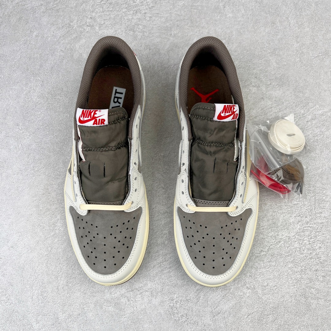 图片[2]-＃DF纯原特价 Travis Scott x Air Jordan AJ1 Low OG SP TS联名白棕倒钩低帮 DM7866-162＃原楦原纸板开发 后跟弧度收口自然不对折 原厂电绣 鬼脸飞翼针数密度一致 追求零偏差 市场巅峰之作 原档纸板数据 精准Swoosh Logo内腰字体高度对位 原厂拉帮工艺 起针回针位置针距密度一致 正确鞋垫四分之三背胶 原厂皮料 麂皮绒感效果一致 进口玻璃冲刀皮料裁剪零毛边 全鞋电脑针车工艺 极致一眼正品既视感 最高QC检验标准控制溢胶整体清洁度 鞋盒、防尘纸 鞋带 均采购来自原厂 尺码对应库存‼️-选品中心