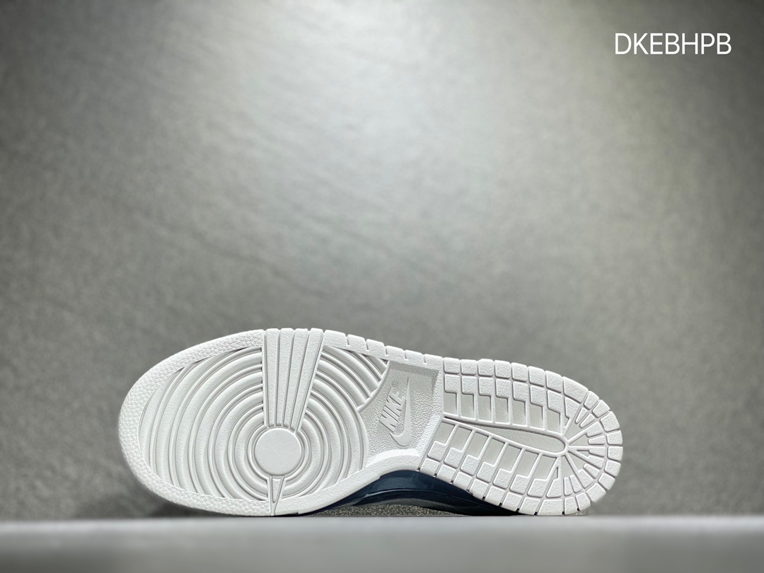 320 Nike SB dunk Low 低帮休闲运动滑板板鞋DD3699-033
