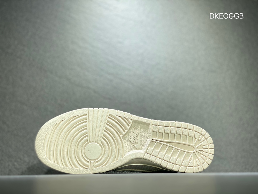 300 Nike SB dunk Low 低帮休闲运动滑板板鞋 DV0834-100