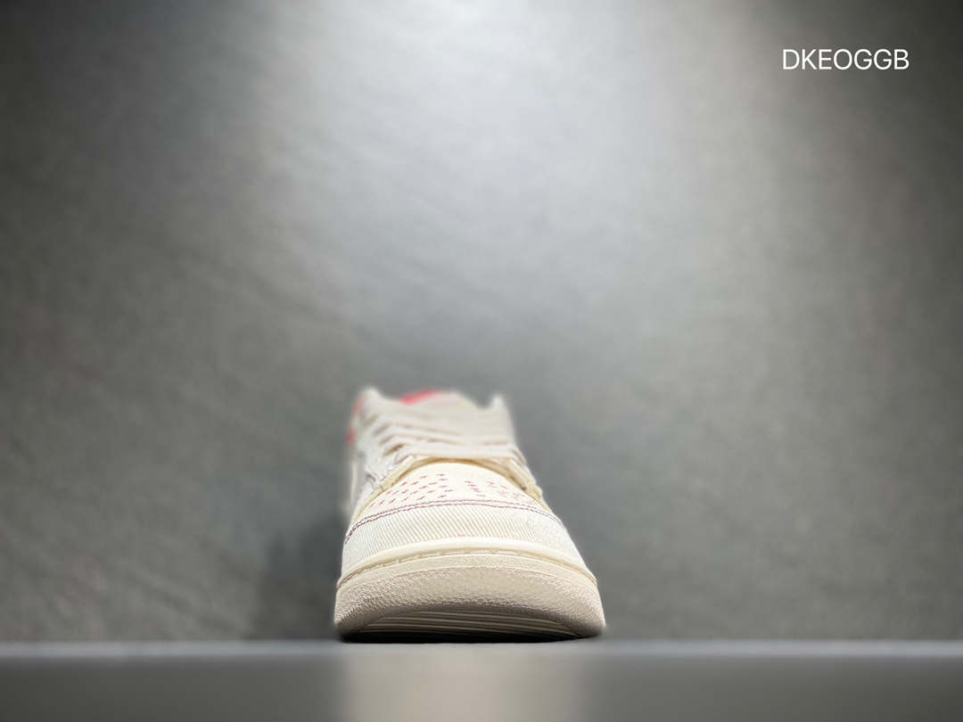 300 Nike SB dunk Low 低帮休闲运动滑板板鞋 DV0834-100
