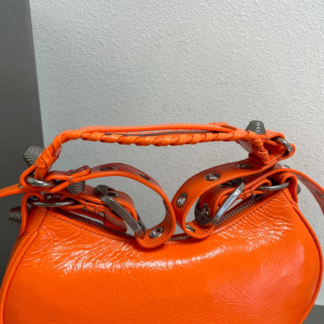 Balenciaga Classic Handcrafted Luxury Leather Shoulder Bag Ref 8