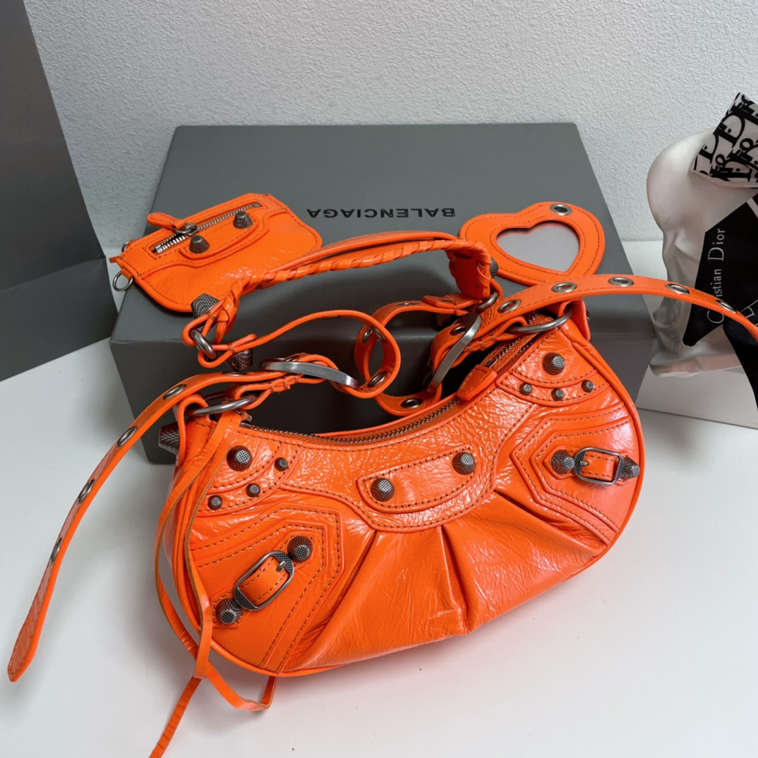 Balenciaga Classic Handcrafted Luxury Leather Shoulder Bag Ref 4