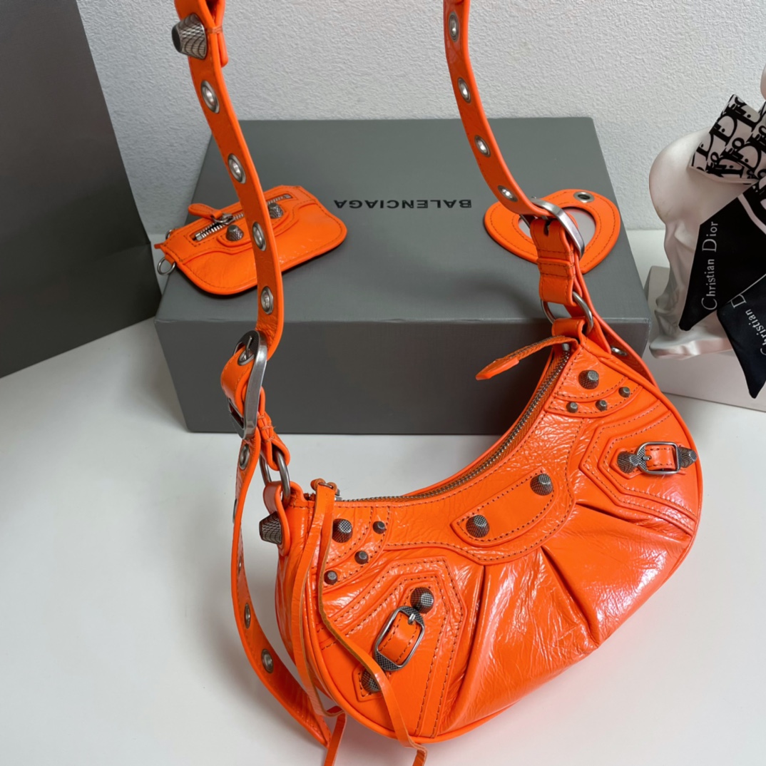 Balenciaga Classic Handcrafted Luxury Leather Shoulder Bag Ref 5