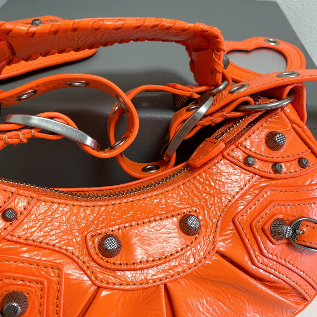 Balenciaga Classic Handcrafted Luxury Leather Shoulder Bag Ref 6
