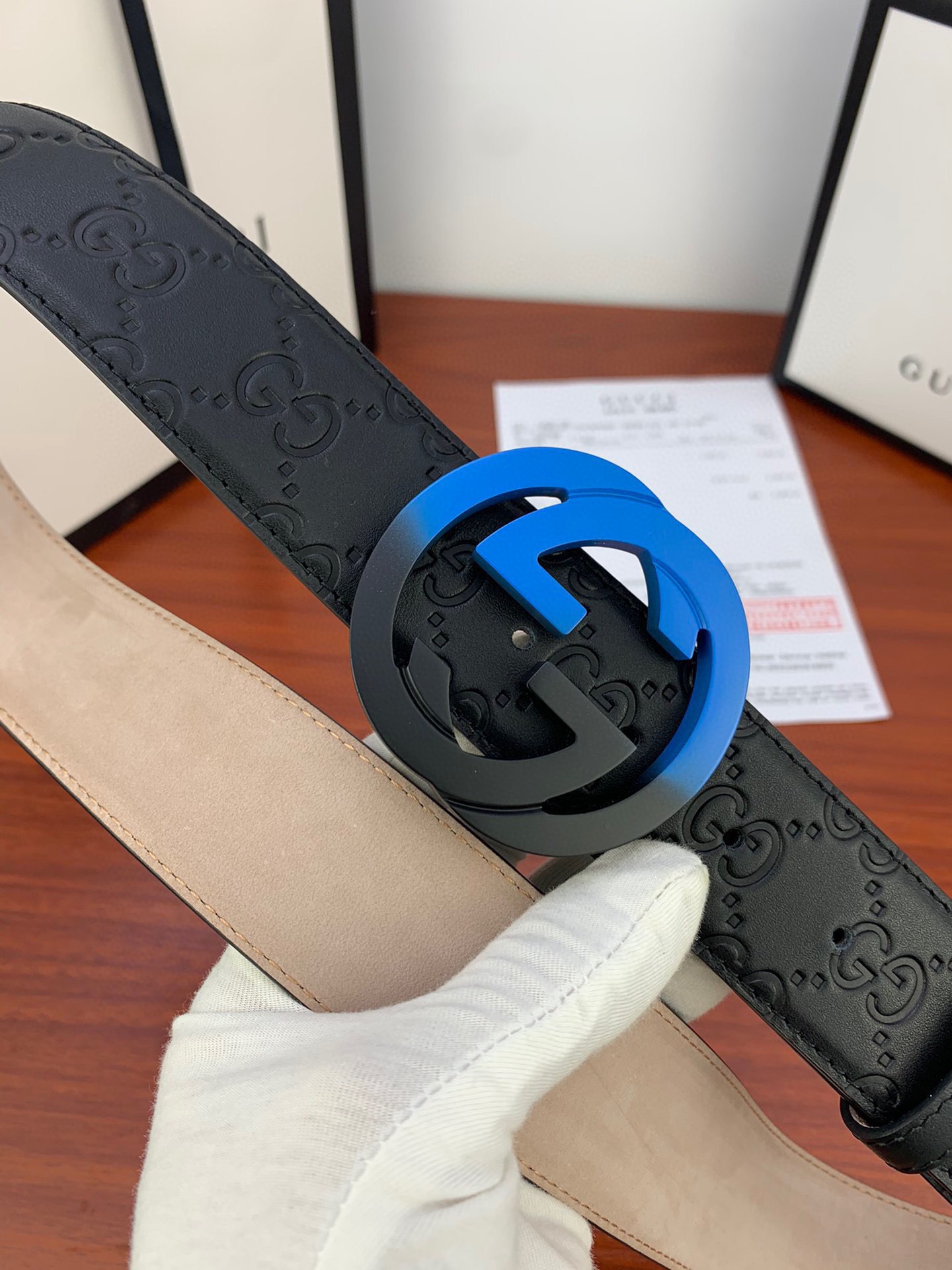 GUCCI 經典款G家大花面带身/搭配新款烤漆钢扣採用精挑細選進口頂級牛皮