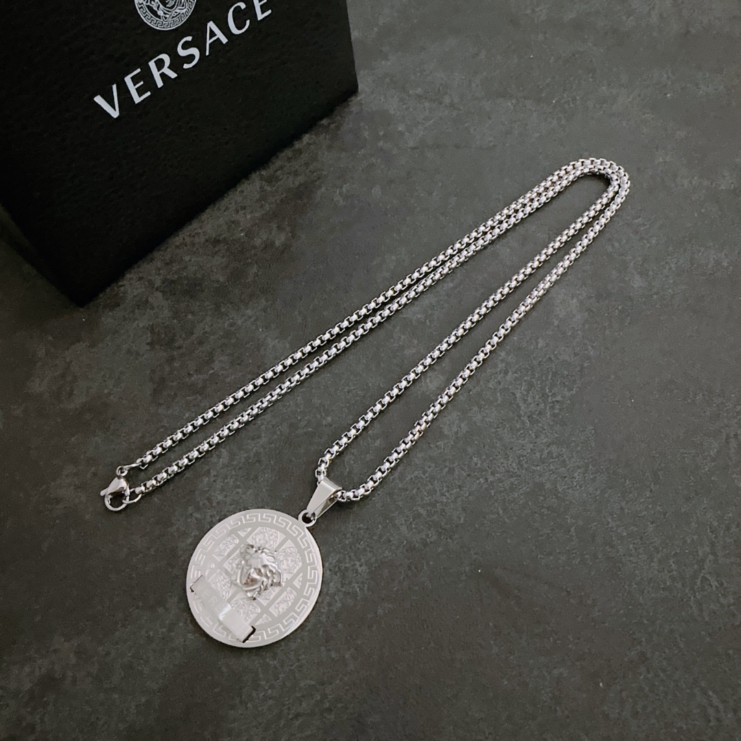 Versace Sale
 Jewelry Necklaces & Pendants Online China
 Spring/Summer Collection