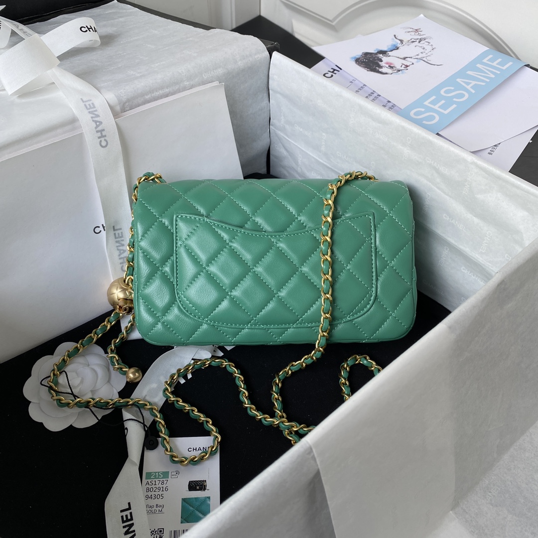 [Chanel Women