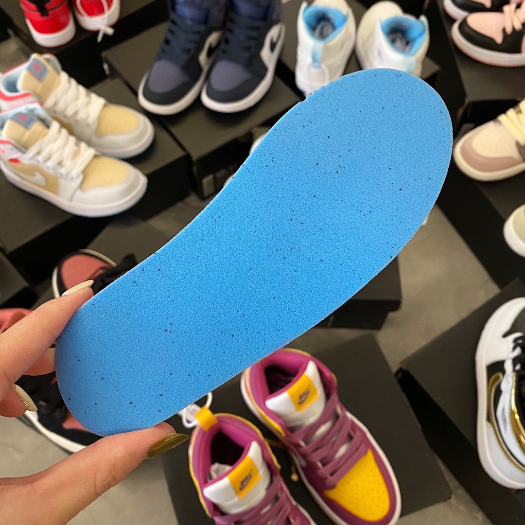 图片[9]-真标头层AJ1儿童篮球鞋 这质量真是杠杠了！！随便一拍细节直接直接拉满！品质在线，每双都超赞！尽管选自己喜欢的配色～-选品中心