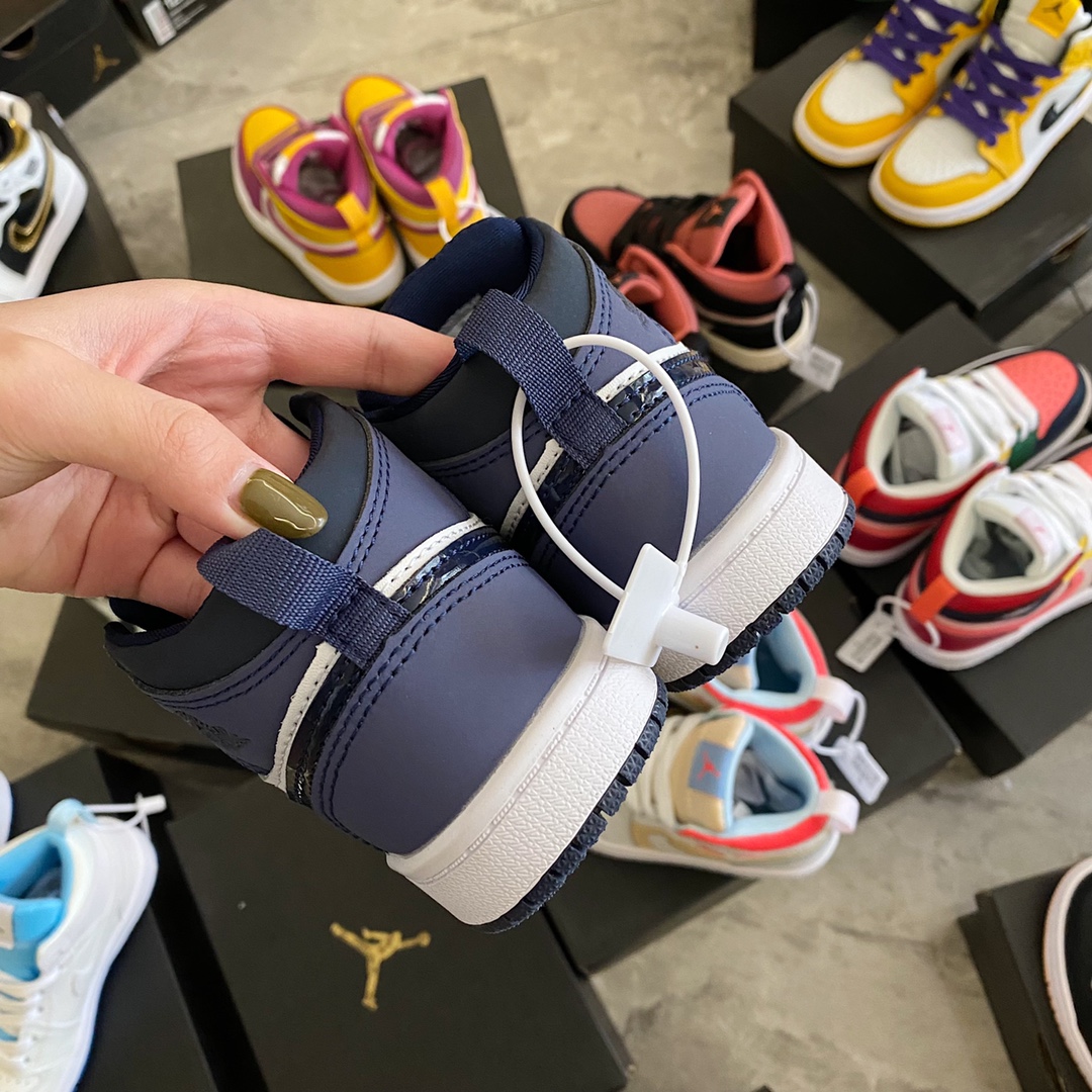 图片[7]-真标头层AJ1儿童篮球鞋 这质量真是杠杠了！！随便一拍细节直接直接拉满！品质在线，每双都超赞！尽管选自己喜欢的配色～-选品中心