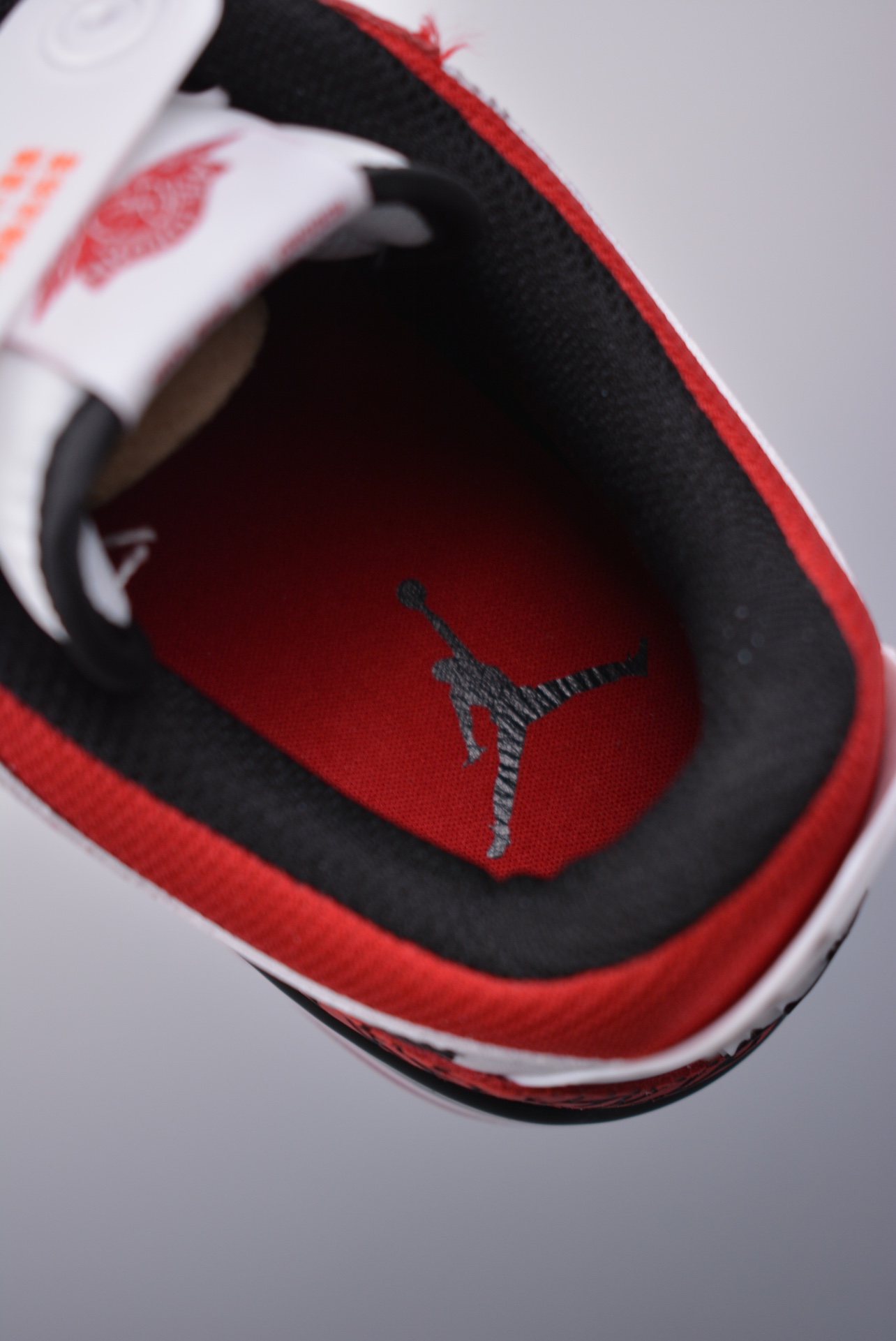 💰真标190 💰公司级260 💰春原320
Air Jordan Legacy 312 
纯原版本 充正首选👏
有着交错结合的设计，它的名字就展现出它所包含的鞋款元素，312 分别对应了 Air Jordan 3、Air Jordan 1 和 Air Trainer 2，将这三双经典又有不俗人气的鞋款融合，“最强三合一” 的名称由此得来
官方货号: CD7069 116SL
Size：36 36.5 37.5 38 38.5 39 40 40.5 41 42 42.5 43 44 44.5 45 46 47.5
耐克 阿迪达斯 三叶草 椰子350 v2 sb dunk 古驰脏脏鞋 麦昆 匡威1970s 万斯 vans 范斯 新百伦 乔丹 air jordan asics亚瑟士 斯凯奇 斐乐 彪马 锐步 mlb fila 鬼冢虎 莆田鞋 板鞋 樱花粉 af1 高帮 纯白 复古 满天星 解构 鞋盾 小麦色 蓝粉 马卡龙 低帮 独角兽 鸳鸯 联名 童鞋 冰淇淋 骨白冰蓝 白蓝 黑色 小白鞋 电玩像素 黑白 涂鸦 镭射 雾霾 白色 diy 1970s 夜光 大童 泼墨 中帮 黑武士 洛克公园 魔术贴 情侣 经典 四钩 奶咖色 刮刮乐 白丝绸 白银 3m 反光 白绿夜光 白橙双钩 小雏菊 权志龙 白绿橙 off white 飞线 金钩 冰块 小银钩 笑脸 缝线 剪纸 纯黑 蓝丝绸 情人节限定 白金 蓝白 354 黑曜石 熊猫 像素 冰蓝 四小勾 水晶底 寿桃 洞洞鞋 彩虹像素 灰色 air force 1 黑色 拖鞋 aj4 aj35 aj11 篮球鞋 莆田 aj3 aj6 aj13 aj7 童鞋 儿童鞋 aj312 aj36 黑白奥利奥 传奇蓝 aj32 限量版 飞人拖鞋 康扣 熊猫 北卡蓝 low 白水泥 藤原浩 aj34郭艾伦 影子灰 蒂芙尼绿 aj10 倒钩 aj9 冰雪奇缘 黑曜石 aj31 aj270 球鞋 大魔王 冰激凌 樱木花道 热熔岩 迪奥联名 胭脂红 凉鞋 aj15 满天星 水泥灰 芝加哥 鸳鸯 aj28 情侣 aj28 樱花粉 电玩像素 北卡蓝 小迪奥 粉色 樱花粉 电玩像素 烟灰 变色龙 兵马俑 大巴黎 aj16 兔八哥 马卡龙 大学蓝 aj30 黑水泥 白蛇 叶绿素 火影 白水泥 情人节限定 粉蛇 黑红 球鞋gtcut kobe球鞋 zoom kobe 500黑武士 2022r nike星空 gt球鞋 zoom跑鞋 纽巴伦990 nikecourt女鞋 zoom aj1 nb827 斐乐hike nike青花瓷 aj镭射 科6 next跑鞋 宇航员2.0 小白鞋 男鞋 运动鞋 斯凯奇 斐乐 板鞋 aj 彪马 新百伦 亚瑟士 new balance adidas 阿迪达斯 篮球鞋 空军一号 纯白 跑步鞋 vision street wear puma 女运动休闲鞋 nb 情侣鞋 球鞋 dunk 美津浓 欧文7 运动鞋女款跑步鞋 休闲男鞋 aj1 拖鞋 耐克鞋男新款 鞋子 童鞋 男款 飞马 zoom 超级飞马 跑鞋 老爹鞋 air max 儿童鞋子 男士 飞马38 m2k 日落 黑白熊猫 女款 飞马39 男款 阿甘鞋 飞马37 夏季 dunk sb 华夫鞋 凉鞋 开拓者 夏款 毛毛虫 气垫 air zoom 休闲鞋 高帮 帆布鞋 sacai 2022 vapormax 赤足 飞马36 af1 紫葡萄 树莓紫 winflo8 court女鞋 网鞋 zoom 破二 dc0774 拖鞋 superfly 子弹头 dunk黑白熊猫 blazer max270 欧文7 小童鞋 阿尔法 欧文8 登月 星空 莆田 黑武士 airmax97 贝壳头 三叶草 boost forum 椰子鞋 yeezy neo 暗夜精灵 金标 椰子 350 v2 ultraboost 清风 阿尔法 涉水鞋 ub21 ub22 forum84 ub nmd 爆米花 pro2 cut supernova x9000 椰子500 小椰子 forum low 史密斯 椰子700 樱花系列女鞋 新百伦530 327 574 5740 满天星 992 550 990 303 nb2002ra 302 元祖灰 993 990v5 nb300 ms327 580 999 nb327新百伦 新百伦878 nb300 5740奶茶色 m5740nb5740 997 608 452 nbms327 992元祖灰 996 880 低帮 倒钩 aj1 low 北卡蓝 黑曜石 倒钩藤原浩鞋 芝加哥 禁穿 小迪奥aj1 aj1大学蓝 樱花粉 烟灰 闪电倒钩 mid 影子灰 白丝绸 黑红脚趾 黑红 马卡龙 小dior 蒂芙尼绿 黑脚趾 小摩卡 蜘蛛侠 兔八哥 莆田纯原 纯白 中帮 黑粉脚趾 鸳鸯 low摩卡棕 扣碎 倒钩低帮 小闪电 凯尔特人 芝加哥ow联名 灰白 红豆奶茶 叛逆 换底 扣碎篮板 摩卡棕 迪奥联名鞋 皇家蓝 低帮女鞋倒钩白棕 泡泡糖 黑粉脚趾 北卡蓝低帮 黑绿脚趾 影子灰 蒂芙尼绿 黑脚趾 浆果粉 扣碎篮板 鸳鸯 冰淇淋 白丝绸 激光蓝 offwhite联名 黑粉脚趾 蓝 水洗丹宁 情人节 午夜蓝 凯尔特人 泡泡糖 男鞋 女鞋 夏季 儿童 拖鞋 小众鞋 篮球鞋 凉鞋 运动鞋 跑步鞋 童鞋 板鞋 日落 足球鞋 小白鞋 跑鞋 老爹鞋 zoom 超级飞马 36 37 38 sb dunk 鞋子 新款 m2k air max 薄款 赤足5.0 星空 登月 vapormax 超轻 网鞋 气垫鞋 阿甘鞋 休闲鞋 47 blazer 高帮 樱花粉 free vaporfly 情侣 子弹头 华夫鞋 欧文7 lebron18 joyride fly3 max270 杜兰特5 毛毛虫 黑武士 限量版 忍者 马拉松 winflo7 kyrie7 ep 莆田鞋 板鞋 樱花粉 af1 高帮 纯白 复古 满天星 解构 鞋盾 小麦色 蓝粉 马卡龙 低帮 独角兽 鸳鸯 联名 童鞋 冰淇淋 骨白冰蓝 白蓝 黑色 小白鞋 电玩像素 黑白 涂鸦 镭射 雾霾 白色 diy 夜光 大童 泼墨 中帮 黑武士 洛克公园 魔术贴 情侣 经典 四钩 奶咖色 刮刮乐 白丝绸 白银 3m 反光 白绿夜光 白橙双钩 小雏菊 权志龙 白绿橙 off white 飞线 金钩 冰块 小银钩 笑脸 缝线 剪纸 纯黑 蓝丝绸 情人节限定 白金 蓝白 354 黑曜石 熊猫 像素 冰蓝 四小勾 水晶底 寿桃 洞洞鞋 彩虹像素 灰色 air force 1 黑色 拖鞋 aj4 aj35 aj11 篮球鞋 莆田 aj3 aj6 aj13 aj7 童鞋 儿童鞋 aj312 aj36 黑白奥利奥 德训 aj32 限量版 飞人拖鞋 康扣 熊猫 北卡蓝 low 白水泥 藤原浩 aj34郭艾伦 影子灰 aj10 倒钩 aj9 冰雪奇缘 黑曜石 aj31 aj270 球鞋 samba gazelle