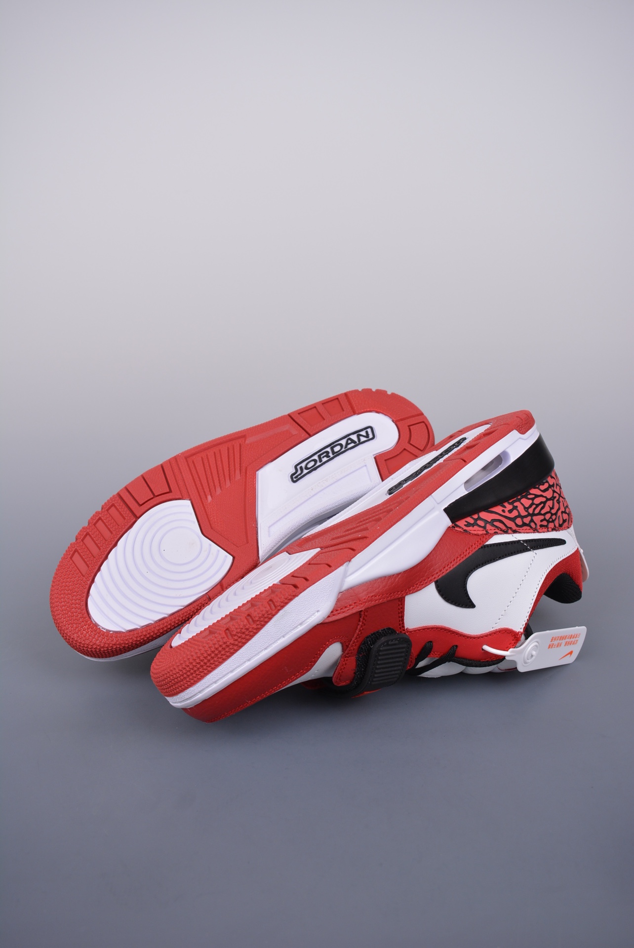 💰真标190 💰公司级260 💰春原320
Air Jordan Legacy 312 
纯原版本 充正首选👏
有着交错结合的设计，它的名字就展现出它所包含的鞋款元素，312 分别对应了 Air Jordan 3、Air Jordan 1 和 Air Trainer 2，将这三双经典又有不俗人气的鞋款融合，“最强三合一” 的名称由此得来
官方货号: CD7069 116SL
Size：36 36.5 37.5 38 38.5 39 40 40.5 41 42 42.5 43 44 44.5 45 46 47.5
耐克 阿迪达斯 三叶草 椰子350 v2 sb dunk 古驰脏脏鞋 麦昆 匡威1970s 万斯 vans 范斯 新百伦 乔丹 air jordan asics亚瑟士 斯凯奇 斐乐 彪马 锐步 mlb fila 鬼冢虎 莆田鞋 板鞋 樱花粉 af1 高帮 纯白 复古 满天星 解构 鞋盾 小麦色 蓝粉 马卡龙 低帮 独角兽 鸳鸯 联名 童鞋 冰淇淋 骨白冰蓝 白蓝 黑色 小白鞋 电玩像素 黑白 涂鸦 镭射 雾霾 白色 diy 1970s 夜光 大童 泼墨 中帮 黑武士 洛克公园 魔术贴 情侣 经典 四钩 奶咖色 刮刮乐 白丝绸 白银 3m 反光 白绿夜光 白橙双钩 小雏菊 权志龙 白绿橙 off white 飞线 金钩 冰块 小银钩 笑脸 缝线 剪纸 纯黑 蓝丝绸 情人节限定 白金 蓝白 354 黑曜石 熊猫 像素 冰蓝 四小勾 水晶底 寿桃 洞洞鞋 彩虹像素 灰色 air force 1 黑色 拖鞋 aj4 aj35 aj11 篮球鞋 莆田 aj3 aj6 aj13 aj7 童鞋 儿童鞋 aj312 aj36 黑白奥利奥 传奇蓝 aj32 限量版 飞人拖鞋 康扣 熊猫 北卡蓝 low 白水泥 藤原浩 aj34郭艾伦 影子灰 蒂芙尼绿 aj10 倒钩 aj9 冰雪奇缘 黑曜石 aj31 aj270 球鞋 大魔王 冰激凌 樱木花道 热熔岩 迪奥联名 胭脂红 凉鞋 aj15 满天星 水泥灰 芝加哥 鸳鸯 aj28 情侣 aj28 樱花粉 电玩像素 北卡蓝 小迪奥 粉色 樱花粉 电玩像素 烟灰 变色龙 兵马俑 大巴黎 aj16 兔八哥 马卡龙 大学蓝 aj30 黑水泥 白蛇 叶绿素 火影 白水泥 情人节限定 粉蛇 黑红 球鞋gtcut kobe球鞋 zoom kobe 500黑武士 2022r nike星空 gt球鞋 zoom跑鞋 纽巴伦990 nikecourt女鞋 zoom aj1 nb827 斐乐hike nike青花瓷 aj镭射 科6 next跑鞋 宇航员2.0 小白鞋 男鞋 运动鞋 斯凯奇 斐乐 板鞋 aj 彪马 新百伦 亚瑟士 new balance adidas 阿迪达斯 篮球鞋 空军一号 纯白 跑步鞋 vision street wear puma 女运动休闲鞋 nb 情侣鞋 球鞋 dunk 美津浓 欧文7 运动鞋女款跑步鞋 休闲男鞋 aj1 拖鞋 耐克鞋男新款 鞋子 童鞋 男款 飞马 zoom 超级飞马 跑鞋 老爹鞋 air max 儿童鞋子 男士 飞马38 m2k 日落 黑白熊猫 女款 飞马39 男款 阿甘鞋 飞马37 夏季 dunk sb 华夫鞋 凉鞋 开拓者 夏款 毛毛虫 气垫 air zoom 休闲鞋 高帮 帆布鞋 sacai 2022 vapormax 赤足 飞马36 af1 紫葡萄 树莓紫 winflo8 court女鞋 网鞋 zoom 破二 dc0774 拖鞋 superfly 子弹头 dunk黑白熊猫 blazer max270 欧文7 小童鞋 阿尔法 欧文8 登月 星空 莆田 黑武士 airmax97 贝壳头 三叶草 boost forum 椰子鞋 yeezy neo 暗夜精灵 金标 椰子 350 v2 ultraboost 清风 阿尔法 涉水鞋 ub21 ub22 forum84 ub nmd 爆米花 pro2 cut supernova x9000 椰子500 小椰子 forum low 史密斯 椰子700 樱花系列女鞋 新百伦530 327 574 5740 满天星 992 550 990 303 nb2002ra 302 元祖灰 993 990v5 nb300 ms327 580 999 nb327新百伦 新百伦878 nb300 5740奶茶色 m5740nb5740 997 608 452 nbms327 992元祖灰 996 880 低帮 倒钩 aj1 low 北卡蓝 黑曜石 倒钩藤原浩鞋 芝加哥 禁穿 小迪奥aj1 aj1大学蓝 樱花粉 烟灰 闪电倒钩 mid 影子灰 白丝绸 黑红脚趾 黑红 马卡龙 小dior 蒂芙尼绿 黑脚趾 小摩卡 蜘蛛侠 兔八哥 莆田纯原 纯白 中帮 黑粉脚趾 鸳鸯 low摩卡棕 扣碎 倒钩低帮 小闪电 凯尔特人 芝加哥ow联名 灰白 红豆奶茶 叛逆 换底 扣碎篮板 摩卡棕 迪奥联名鞋 皇家蓝 低帮女鞋倒钩白棕 泡泡糖 黑粉脚趾 北卡蓝低帮 黑绿脚趾 影子灰 蒂芙尼绿 黑脚趾 浆果粉 扣碎篮板 鸳鸯 冰淇淋 白丝绸 激光蓝 offwhite联名 黑粉脚趾 蓝 水洗丹宁 情人节 午夜蓝 凯尔特人 泡泡糖 男鞋 女鞋 夏季 儿童 拖鞋 小众鞋 篮球鞋 凉鞋 运动鞋 跑步鞋 童鞋 板鞋 日落 足球鞋 小白鞋 跑鞋 老爹鞋 zoom 超级飞马 36 37 38 sb dunk 鞋子 新款 m2k air max 薄款 赤足5.0 星空 登月 vapormax 超轻 网鞋 气垫鞋 阿甘鞋 休闲鞋 47 blazer 高帮 樱花粉 free vaporfly 情侣 子弹头 华夫鞋 欧文7 lebron18 joyride fly3 max270 杜兰特5 毛毛虫 黑武士 限量版 忍者 马拉松 winflo7 kyrie7 ep 莆田鞋 板鞋 樱花粉 af1 高帮 纯白 复古 满天星 解构 鞋盾 小麦色 蓝粉 马卡龙 低帮 独角兽 鸳鸯 联名 童鞋 冰淇淋 骨白冰蓝 白蓝 黑色 小白鞋 电玩像素 黑白 涂鸦 镭射 雾霾 白色 diy 夜光 大童 泼墨 中帮 黑武士 洛克公园 魔术贴 情侣 经典 四钩 奶咖色 刮刮乐 白丝绸 白银 3m 反光 白绿夜光 白橙双钩 小雏菊 权志龙 白绿橙 off white 飞线 金钩 冰块 小银钩 笑脸 缝线 剪纸 纯黑 蓝丝绸 情人节限定 白金 蓝白 354 黑曜石 熊猫 像素 冰蓝 四小勾 水晶底 寿桃 洞洞鞋 彩虹像素 灰色 air force 1 黑色 拖鞋 aj4 aj35 aj11 篮球鞋 莆田 aj3 aj6 aj13 aj7 童鞋 儿童鞋 aj312 aj36 黑白奥利奥 德训 aj32 限量版 飞人拖鞋 康扣 熊猫 北卡蓝 low 白水泥 藤原浩 aj34郭艾伦 影子灰 aj10 倒钩 aj9 冰雪奇缘 黑曜石 aj31 aj270 球鞋 samba gazelle