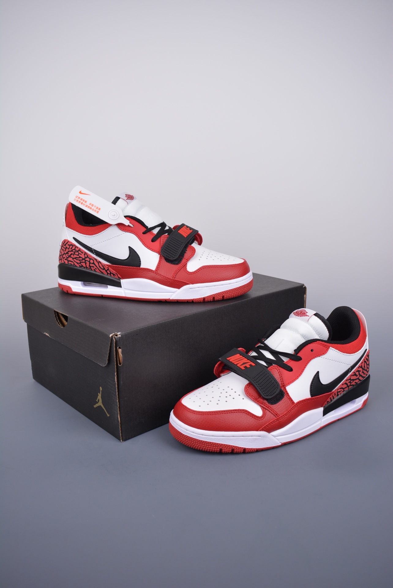 💰真标190 💰公司级260 💰春原320
Air Jordan Legacy 312 
纯原版本 充正首选👏
有着交错结合的设计，它的名字就展现出它所包含的鞋款元素，312 分别对应了 Air Jordan 3、Air Jordan 1 和 Air Trainer 2，将这三双经典又有不俗人气的鞋款融合，“最强三合一” 的名称由此得来
官方货号: CD7069 116SL
Size：36 36.5 37.5 38 38.5 39 40 40.5 41 42 42.5 43 44 44.5 45 46 47.5
耐克 阿迪达斯 三叶草 椰子350 v2 sb dunk 古驰脏脏鞋 麦昆 匡威1970s 万斯 vans 范斯 新百伦 乔丹 air jordan asics亚瑟士 斯凯奇 斐乐 彪马 锐步 mlb fila 鬼冢虎 莆田鞋 板鞋 樱花粉 af1 高帮 纯白 复古 满天星 解构 鞋盾 小麦色 蓝粉 马卡龙 低帮 独角兽 鸳鸯 联名 童鞋 冰淇淋 骨白冰蓝 白蓝 黑色 小白鞋 电玩像素 黑白 涂鸦 镭射 雾霾 白色 diy 1970s 夜光 大童 泼墨 中帮 黑武士 洛克公园 魔术贴 情侣 经典 四钩 奶咖色 刮刮乐 白丝绸 白银 3m 反光 白绿夜光 白橙双钩 小雏菊 权志龙 白绿橙 off white 飞线 金钩 冰块 小银钩 笑脸 缝线 剪纸 纯黑 蓝丝绸 情人节限定 白金 蓝白 354 黑曜石 熊猫 像素 冰蓝 四小勾 水晶底 寿桃 洞洞鞋 彩虹像素 灰色 air force 1 黑色 拖鞋 aj4 aj35 aj11 篮球鞋 莆田 aj3 aj6 aj13 aj7 童鞋 儿童鞋 aj312 aj36 黑白奥利奥 传奇蓝 aj32 限量版 飞人拖鞋 康扣 熊猫 北卡蓝 low 白水泥 藤原浩 aj34郭艾伦 影子灰 蒂芙尼绿 aj10 倒钩 aj9 冰雪奇缘 黑曜石 aj31 aj270 球鞋 大魔王 冰激凌 樱木花道 热熔岩 迪奥联名 胭脂红 凉鞋 aj15 满天星 水泥灰 芝加哥 鸳鸯 aj28 情侣 aj28 樱花粉 电玩像素 北卡蓝 小迪奥 粉色 樱花粉 电玩像素 烟灰 变色龙 兵马俑 大巴黎 aj16 兔八哥 马卡龙 大学蓝 aj30 黑水泥 白蛇 叶绿素 火影 白水泥 情人节限定 粉蛇 黑红 球鞋gtcut kobe球鞋 zoom kobe 500黑武士 2022r nike星空 gt球鞋 zoom跑鞋 纽巴伦990 nikecourt女鞋 zoom aj1 nb827 斐乐hike nike青花瓷 aj镭射 科6 next跑鞋 宇航员2.0 小白鞋 男鞋 运动鞋 斯凯奇 斐乐 板鞋 aj 彪马 新百伦 亚瑟士 new balance adidas 阿迪达斯 篮球鞋 空军一号 纯白 跑步鞋 vision street wear puma 女运动休闲鞋 nb 情侣鞋 球鞋 dunk 美津浓 欧文7 运动鞋女款跑步鞋 休闲男鞋 aj1 拖鞋 耐克鞋男新款 鞋子 童鞋 男款 飞马 zoom 超级飞马 跑鞋 老爹鞋 air max 儿童鞋子 男士 飞马38 m2k 日落 黑白熊猫 女款 飞马39 男款 阿甘鞋 飞马37 夏季 dunk sb 华夫鞋 凉鞋 开拓者 夏款 毛毛虫 气垫 air zoom 休闲鞋 高帮 帆布鞋 sacai 2022 vapormax 赤足 飞马36 af1 紫葡萄 树莓紫 winflo8 court女鞋 网鞋 zoom 破二 dc0774 拖鞋 superfly 子弹头 dunk黑白熊猫 blazer max270 欧文7 小童鞋 阿尔法 欧文8 登月 星空 莆田 黑武士 airmax97 贝壳头 三叶草 boost forum 椰子鞋 yeezy neo 暗夜精灵 金标 椰子 350 v2 ultraboost 清风 阿尔法 涉水鞋 ub21 ub22 forum84 ub nmd 爆米花 pro2 cut supernova x9000 椰子500 小椰子 forum low 史密斯 椰子700 樱花系列女鞋 新百伦530 327 574 5740 满天星 992 550 990 303 nb2002ra 302 元祖灰 993 990v5 nb300 ms327 580 999 nb327新百伦 新百伦878 nb300 5740奶茶色 m5740nb5740 997 608 452 nbms327 992元祖灰 996 880 低帮 倒钩 aj1 low 北卡蓝 黑曜石 倒钩藤原浩鞋 芝加哥 禁穿 小迪奥aj1 aj1大学蓝 樱花粉 烟灰 闪电倒钩 mid 影子灰 白丝绸 黑红脚趾 黑红 马卡龙 小dior 蒂芙尼绿 黑脚趾 小摩卡 蜘蛛侠 兔八哥 莆田纯原 纯白 中帮 黑粉脚趾 鸳鸯 low摩卡棕 扣碎 倒钩低帮 小闪电 凯尔特人 芝加哥ow联名 灰白 红豆奶茶 叛逆 换底 扣碎篮板 摩卡棕 迪奥联名鞋 皇家蓝 低帮女鞋倒钩白棕 泡泡糖 黑粉脚趾 北卡蓝低帮 黑绿脚趾 影子灰 蒂芙尼绿 黑脚趾 浆果粉 扣碎篮板 鸳鸯 冰淇淋 白丝绸 激光蓝 offwhite联名 黑粉脚趾 蓝 水洗丹宁 情人节 午夜蓝 凯尔特人 泡泡糖 男鞋 女鞋 夏季 儿童 拖鞋 小众鞋 篮球鞋 凉鞋 运动鞋 跑步鞋 童鞋 板鞋 日落 足球鞋 小白鞋 跑鞋 老爹鞋 zoom 超级飞马 36 37 38 sb dunk 鞋子 新款 m2k air max 薄款 赤足5.0 星空 登月 vapormax 超轻 网鞋 气垫鞋 阿甘鞋 休闲鞋 47 blazer 高帮 樱花粉 free vaporfly 情侣 子弹头 华夫鞋 欧文7 lebron18 joyride fly3 max270 杜兰特5 毛毛虫 黑武士 限量版 忍者 马拉松 winflo7 kyrie7 ep 莆田鞋 板鞋 樱花粉 af1 高帮 纯白 复古 满天星 解构 鞋盾 小麦色 蓝粉 马卡龙 低帮 独角兽 鸳鸯 联名 童鞋 冰淇淋 骨白冰蓝 白蓝 黑色 小白鞋 电玩像素 黑白 涂鸦 镭射 雾霾 白色 diy 夜光 大童 泼墨 中帮 黑武士 洛克公园 魔术贴 情侣 经典 四钩 奶咖色 刮刮乐 白丝绸 白银 3m 反光 白绿夜光 白橙双钩 小雏菊 权志龙 白绿橙 off white 飞线 金钩 冰块 小银钩 笑脸 缝线 剪纸 纯黑 蓝丝绸 情人节限定 白金 蓝白 354 黑曜石 熊猫 像素 冰蓝 四小勾 水晶底 寿桃 洞洞鞋 彩虹像素 灰色 air force 1 黑色 拖鞋 aj4 aj35 aj11 篮球鞋 莆田 aj3 aj6 aj13 aj7 童鞋 儿童鞋 aj312 aj36 黑白奥利奥 德训 aj32 限量版 飞人拖鞋 康扣 熊猫 北卡蓝 low 白水泥 藤原浩 aj34郭艾伦 影子灰 aj10 倒钩 aj9 冰雪奇缘 黑曜石 aj31 aj270 球鞋 samba gazelle