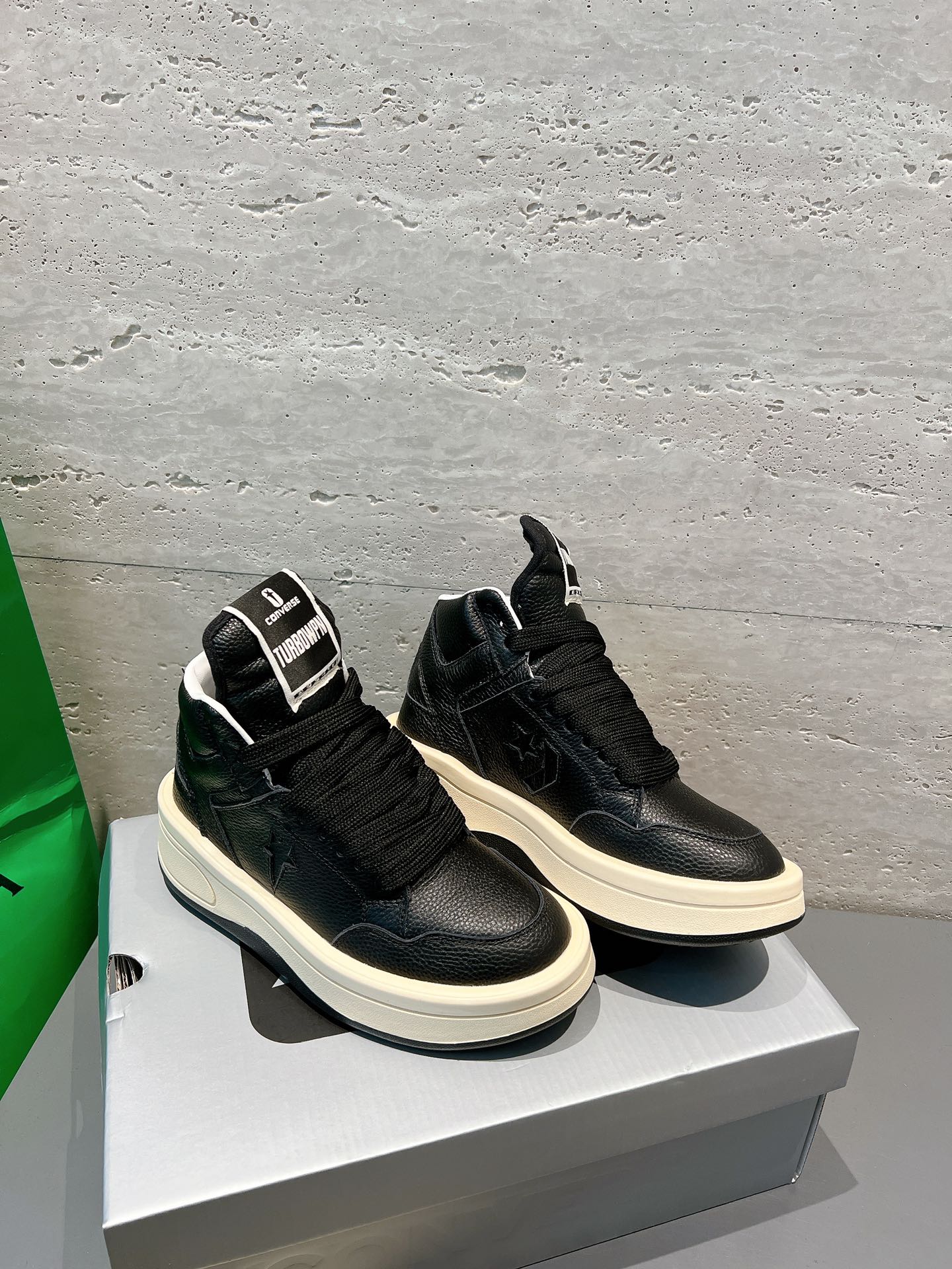 Rick Owensx Converse: Latest All White Sports Shoes for Fall/Winter 2022 - 图片 5