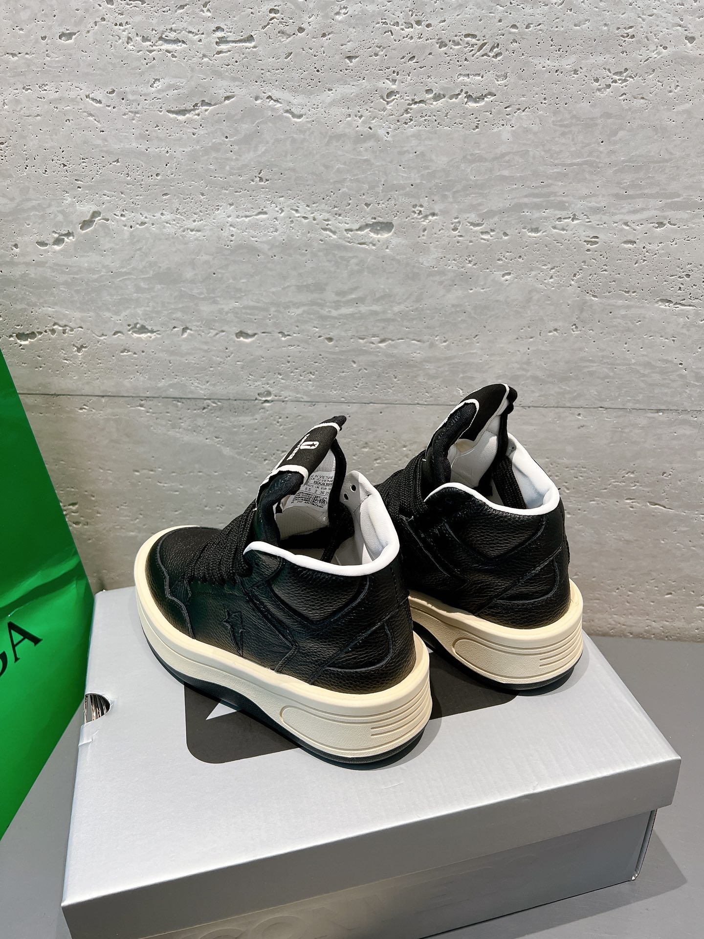 Rick Owensx Converse: Latest All White Sports Shoes for Fall/Winter 2022 - 图片 4
