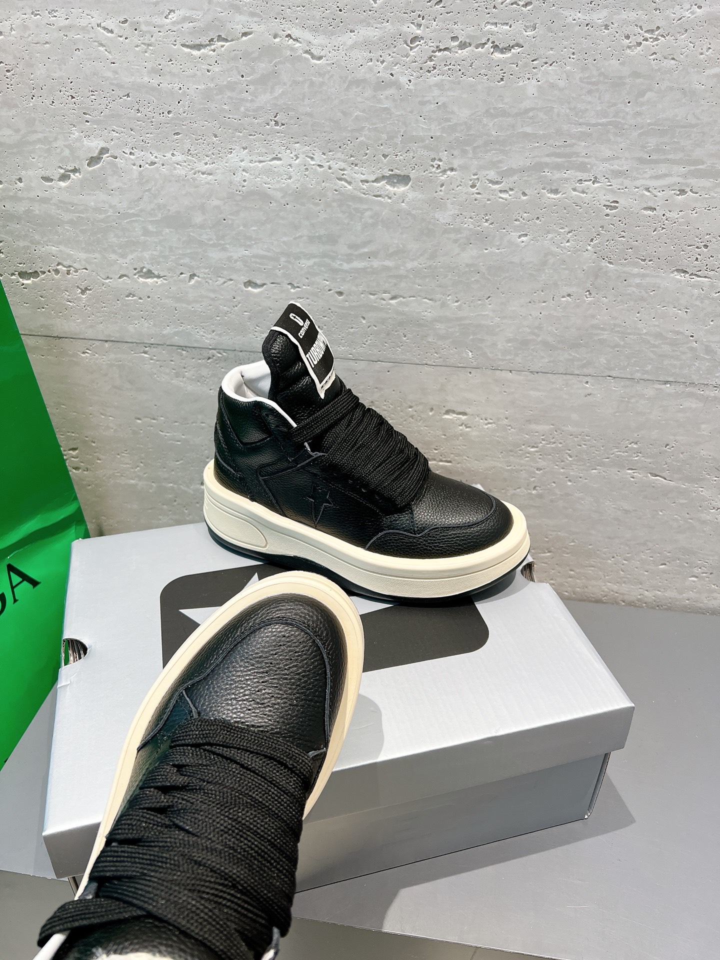 Rick Owensx Converse: Latest All White Sports Shoes for Fall/Winter 2022 - 图片 6