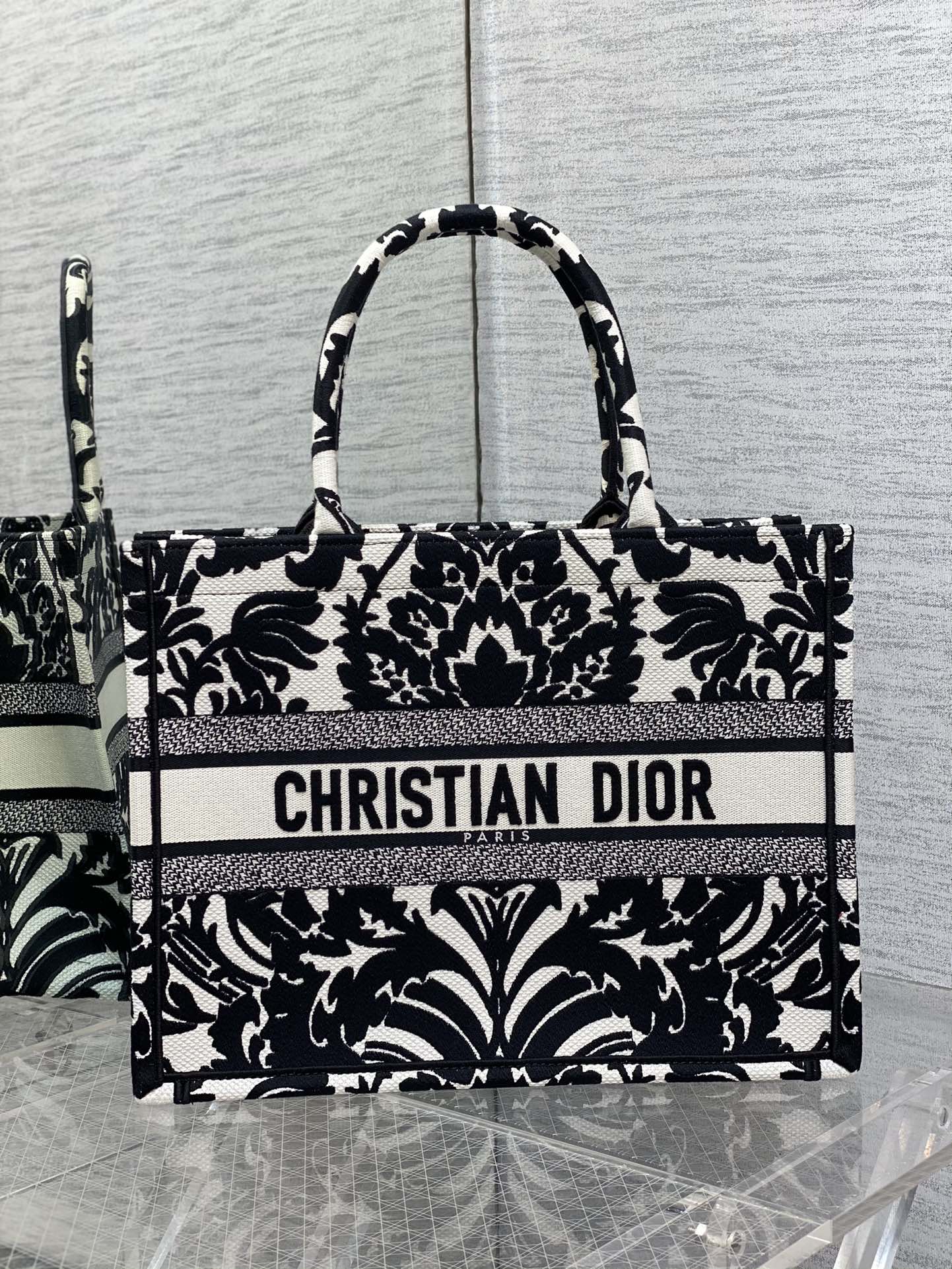 DIOR Tote Embroidered Letter Tote Bag