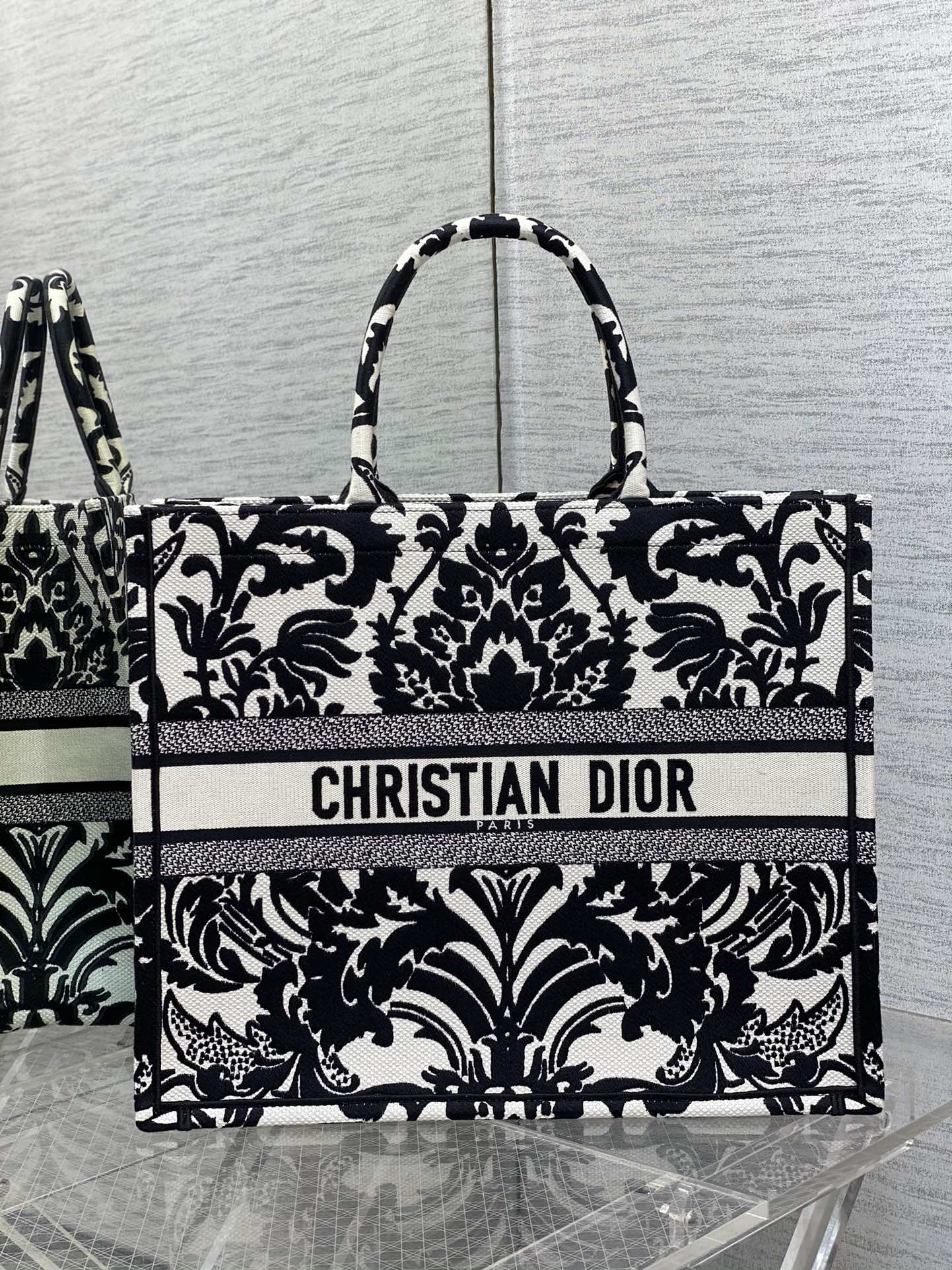 DIOR Tote Embroidered Letter Tote Bag