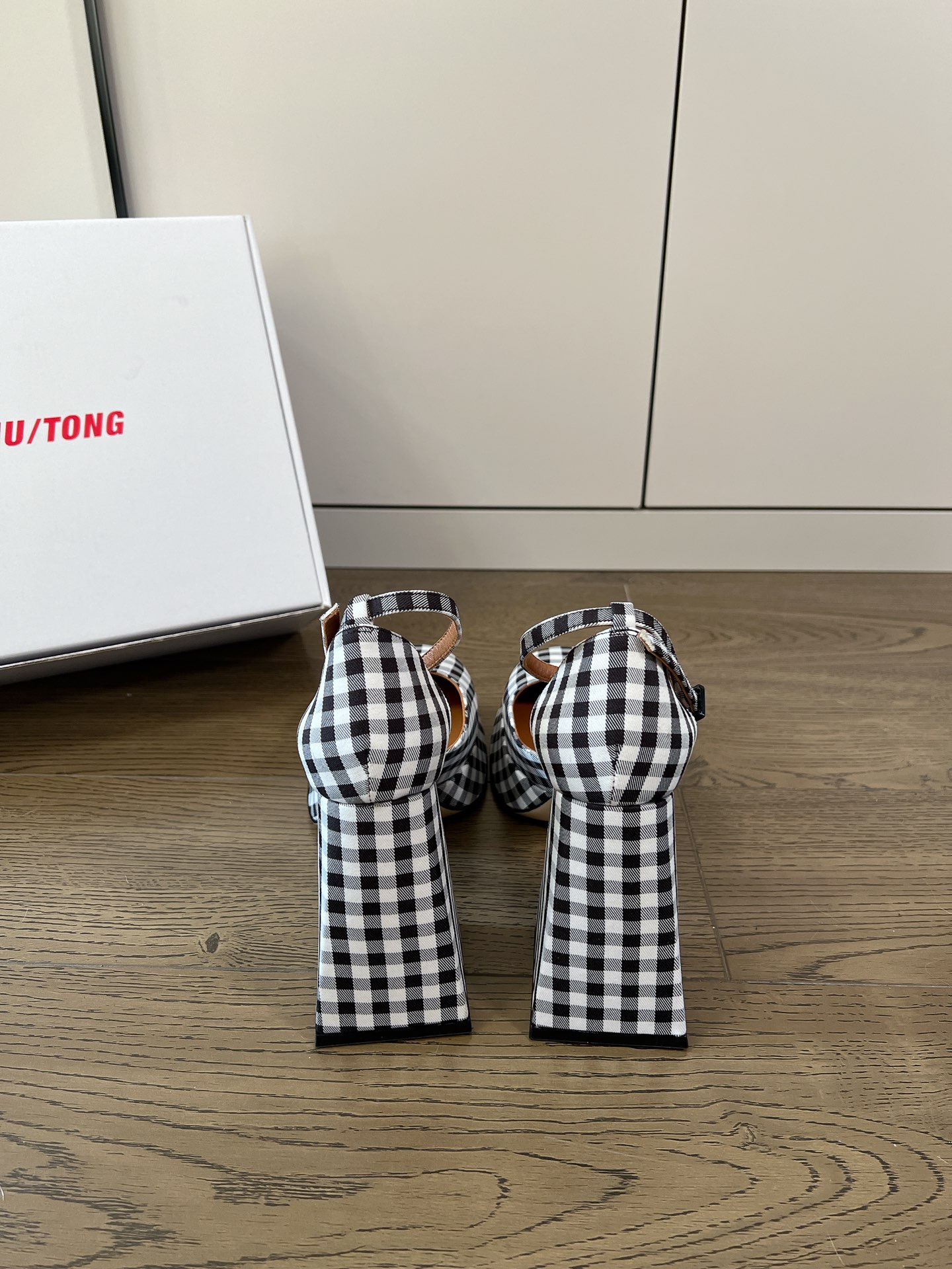 Fashion Highlights: Bus P651, Skin P693, Shushu/Tong – Zhao Ruth Yu Xin Collection - 图片 3