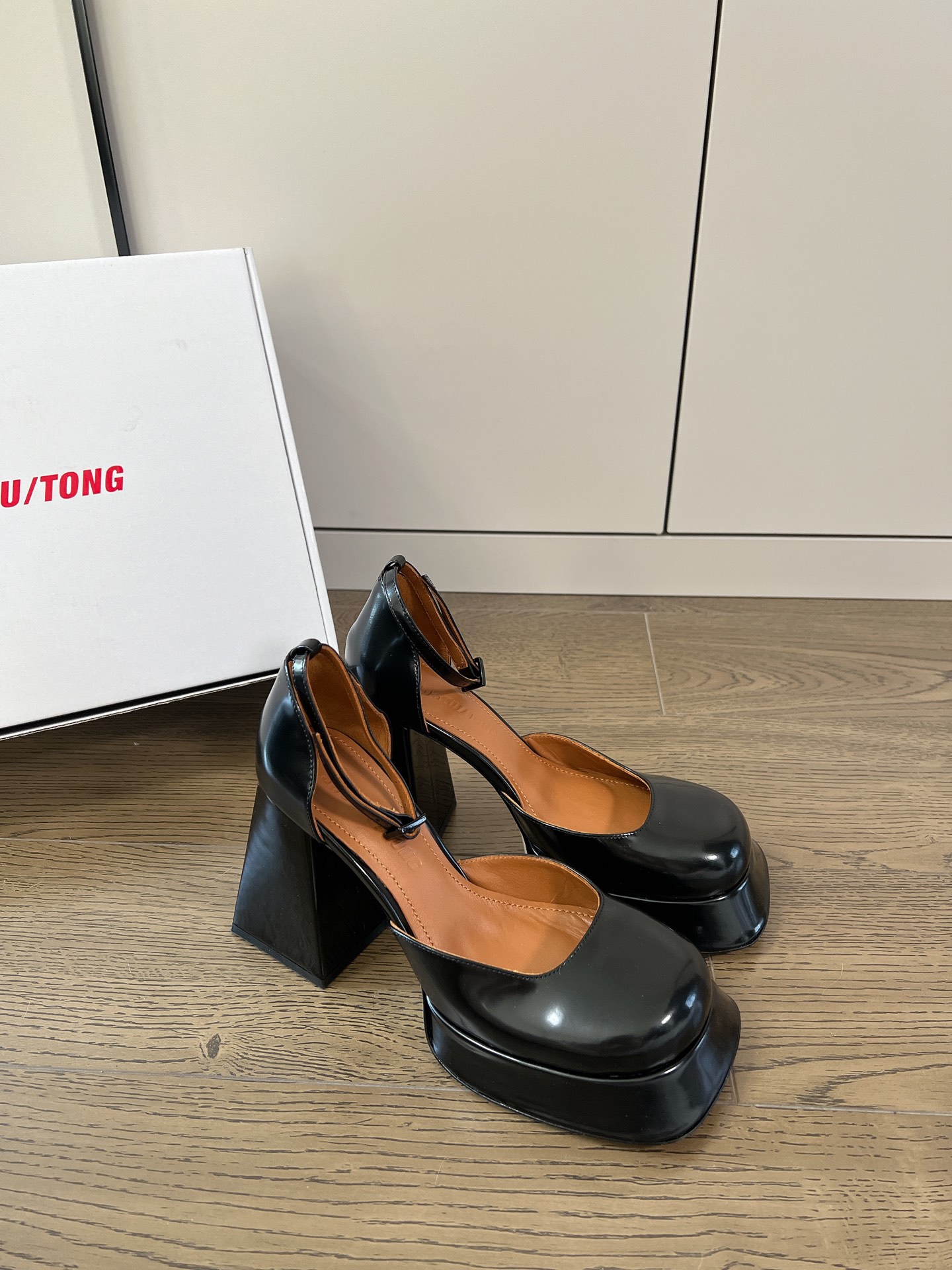 Fashion Highlights: Shushu/Tong Unique College Style with Mary Jane’s Sandals