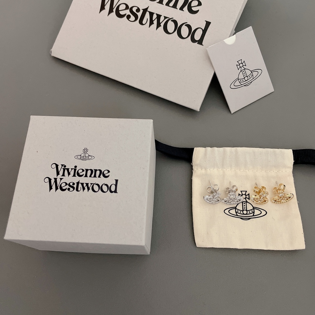 NO:632666,88160 [vivi Hollow Saturn Earrings] Baby, what is a happy planet? Come on, this is a happy planet!  Stunning Saturn earrings, huge and beautiful!  There are two colors: gold/silver. It is highly recommended to close your eyes and enter!  The pure crown ball is a classic symbol, and the shining rings of Saturn outline the future as the waves flow, opening up a new encounter with the future!  The diamonds on Saturn are custom-made Swarovski rhinestones, which are exactly the same as ours, and are not made from cheap diamonds that are readily available on the market!  When you get your hands on it, you can completely feel its texture, feel and luster. The rhinestone embellishment appears on the design of Saturn, adding a lot of cool and fashionable pretty looks, making the punk look a little girly at the same time, bringing with it a group of fashion fans!  It’s really beautiful, can be salty or sweet, pure or delicious!  Fall in love at first sight, definitely the leader in the 'practical + high-end' world, absolute yyds, absolute treasure, timeless Saturn, Cardia high-end jewelry1986090988160【vivi镂空土星耳钉】宝宝,什么是快乐星球,来,这就是快乐星球！绝美土星耳钉,巨巨巨好看！金/银两个颜色,重磅推荐闭眼入准没错！纯粹王冠球是经典的象征,闪耀土星环勾勒未来波光流转间,开启一场与未来的崭新际遇！土星上边的钻是定制的施华洛水钻,认准我们家一致z,而非市面上随随便便用的廉价钻就做出来的！拿到手完完全全可以感受到它的质感,手感,光泽感超nice用水钻的点缀出现在土星的设计上,增添不少冷艳时髦的俏丽模样,使得朋克同时又有点小少女,自带一群时尚粉！真的敲好看,可盐可甜,可纯可欲！一眼便钟情,绝对是“实用+高级”界的杠把子,绝对的yyds,绝对的宝藏永不过时的土星,,卡迪亚高端饰品,Jewelry