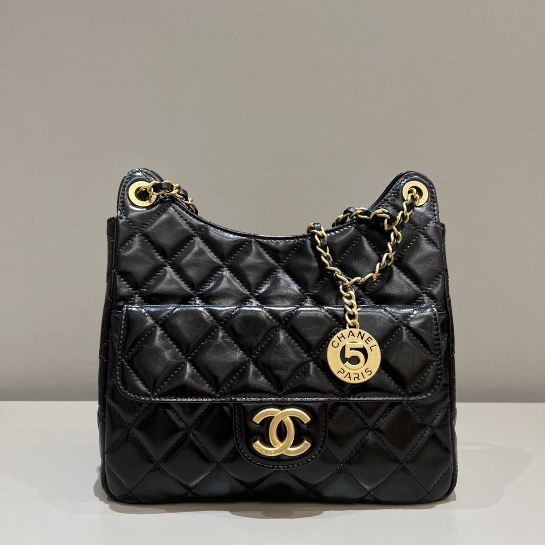 Found Replica
 Chanel Crossbody & Shoulder Bags Oil Wax Leather Spring Collection Chains