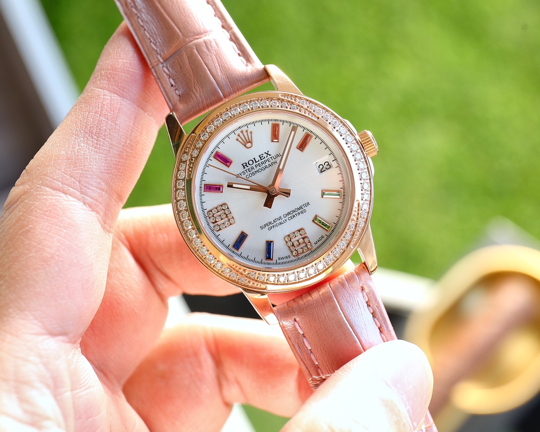 💰皮带白460，玫480🔰
劳力士💓精致品质💓最新首发💓细致腕美💓谐美不朽💓无暇挑剔💓细微悦尔🏆
【品牌】:劳力士（实物更美 值得推荐)🎉🎉
【类型】：精致女款腕表
【表带】：间陶瓷表带
【机芯】：日本石英机芯
【材料】：蓝宝石水晶镜面(防刮）
岁月无痕 真爱无价 谐美不朽 见证爱忆
尺寸：女直径35mm厚9mm腕美来袭！欢迎转载！